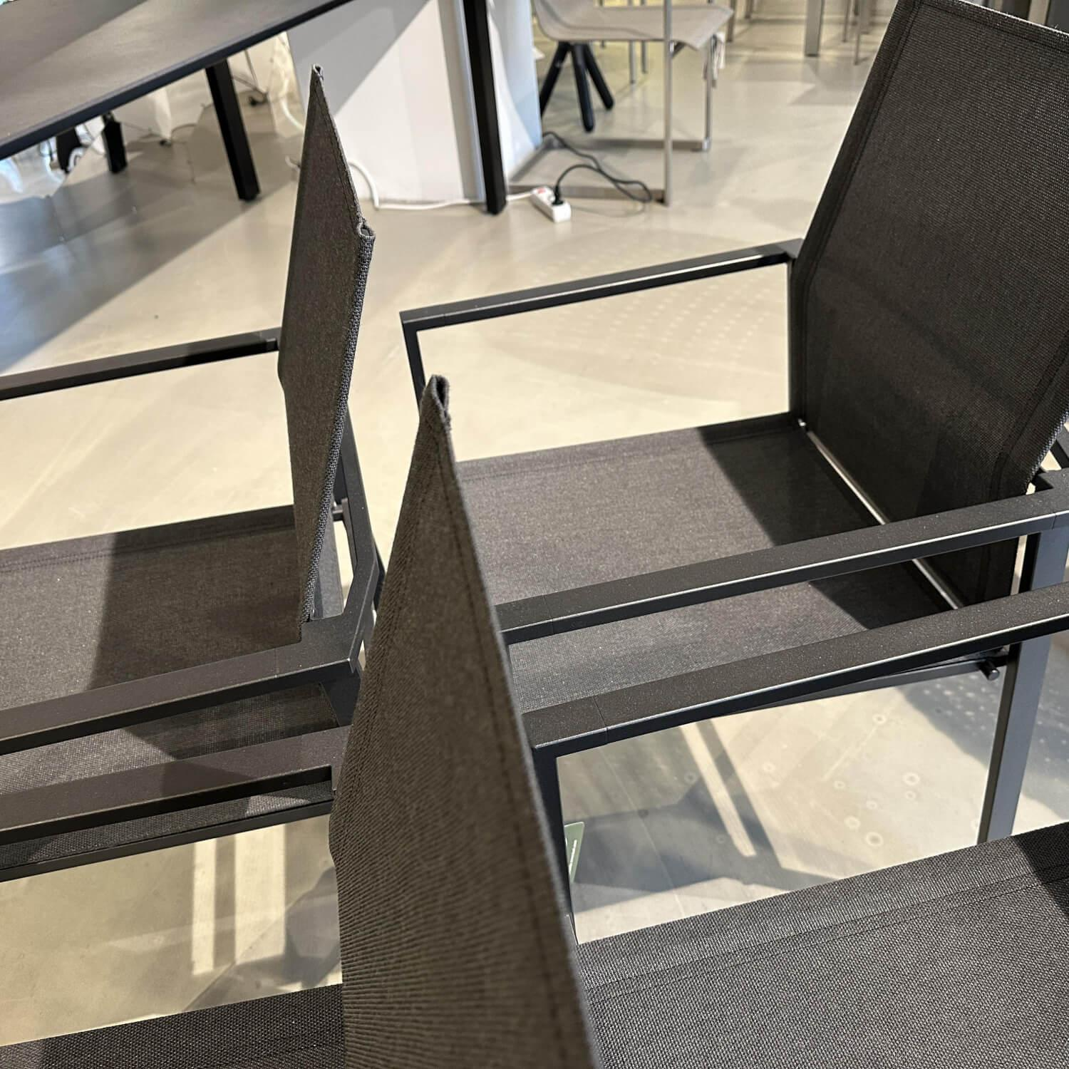 Barlow Tyrie - 4er-Set Stapelstuhl Mercury Bespannung Sunbrella Sling Charcoal Schwarz Gestell Edelstahl Graphite Carbon Schwarz - 7