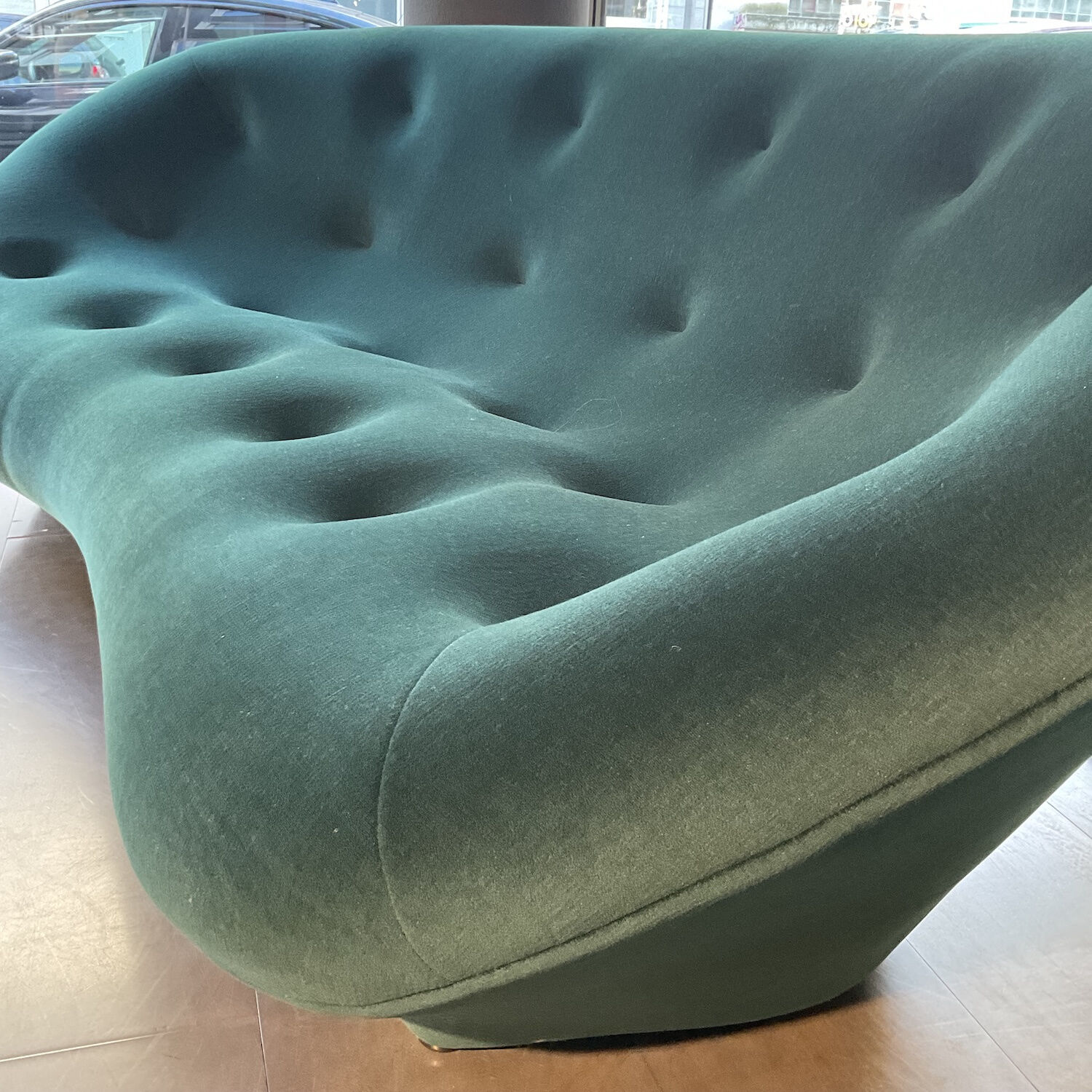 Ligne Roset - Sofa Ploum Hochlehner Stoff Gentle Pin Grün - 4