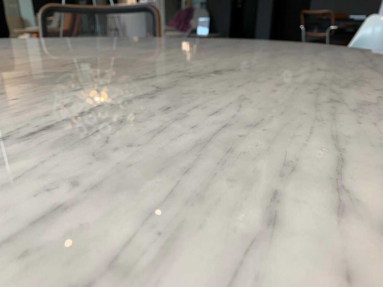 Knoll International - Tisch Tulip Saarinen Oval Marmor Statuarietto MSTS Fuß Aluminiumformguss - 3