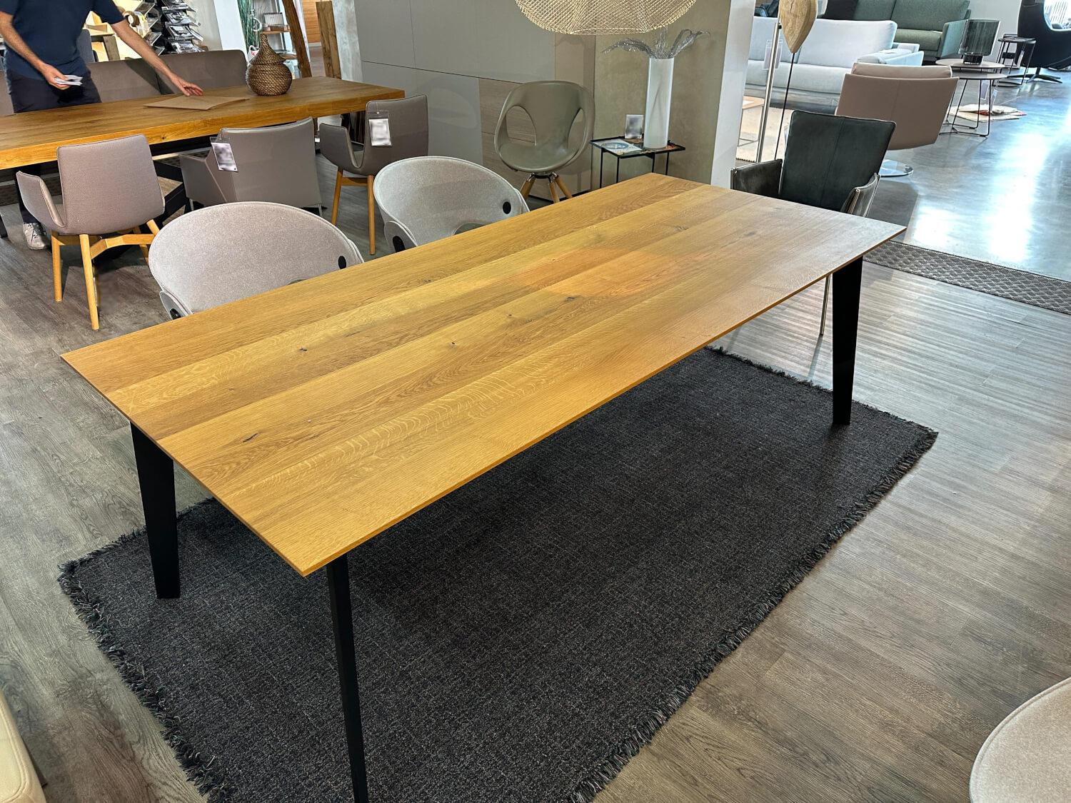 Kattwinkel - Esstisch Volt Platte Eiche Massiv Natur Geölt Vierfußgestell Flachstahl Schwarz Pulverbeschichtet - 2