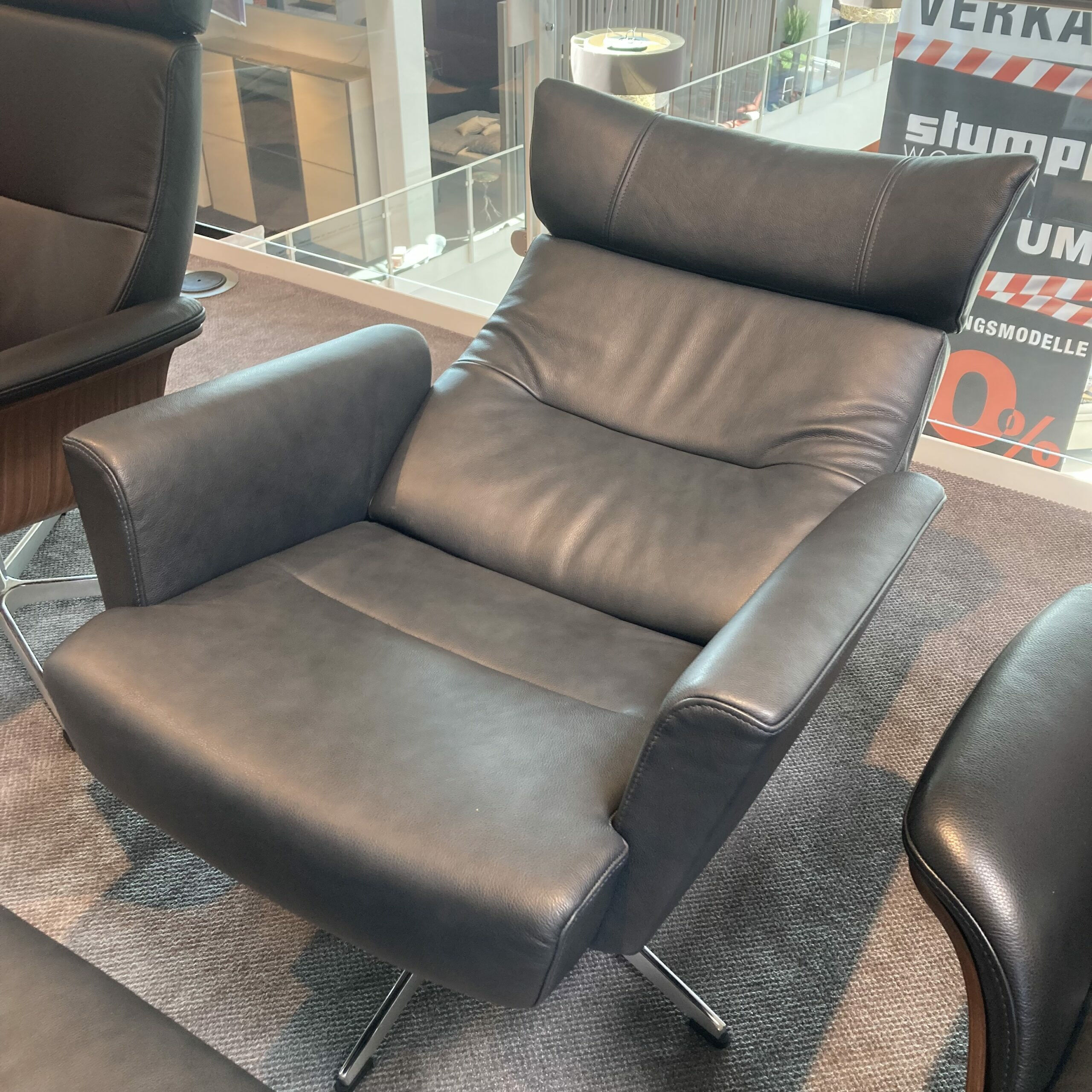 Conform - Relaxsessel Caro Leder Dunkelblau Gestell Aluminium Drehbar mit Hocker - 5