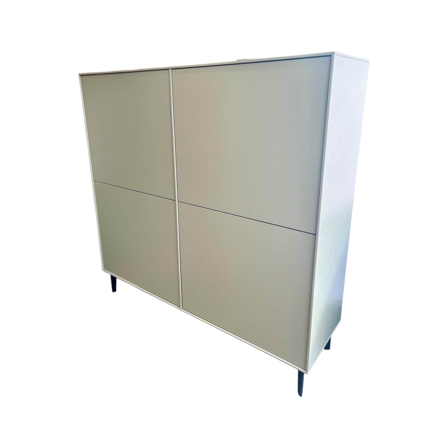 Contur - Highboard Casello MDF Lack Schilfgrün Grün Grau Sockelfüße Schwarz Matt - 1