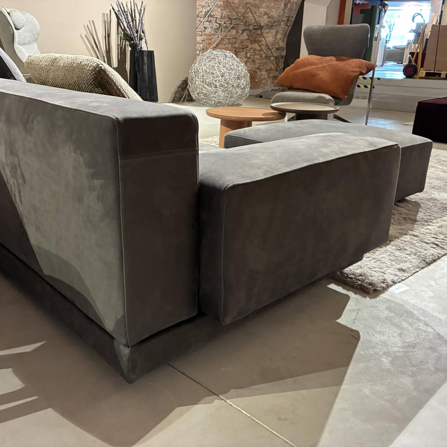 Molteni & C - Sofa Marteen Leder Scirocco SD995 Anthrazit Gestell Metall Matt Zinnfarbig Lackiert Inklusive Hocker Und Kissen - 4