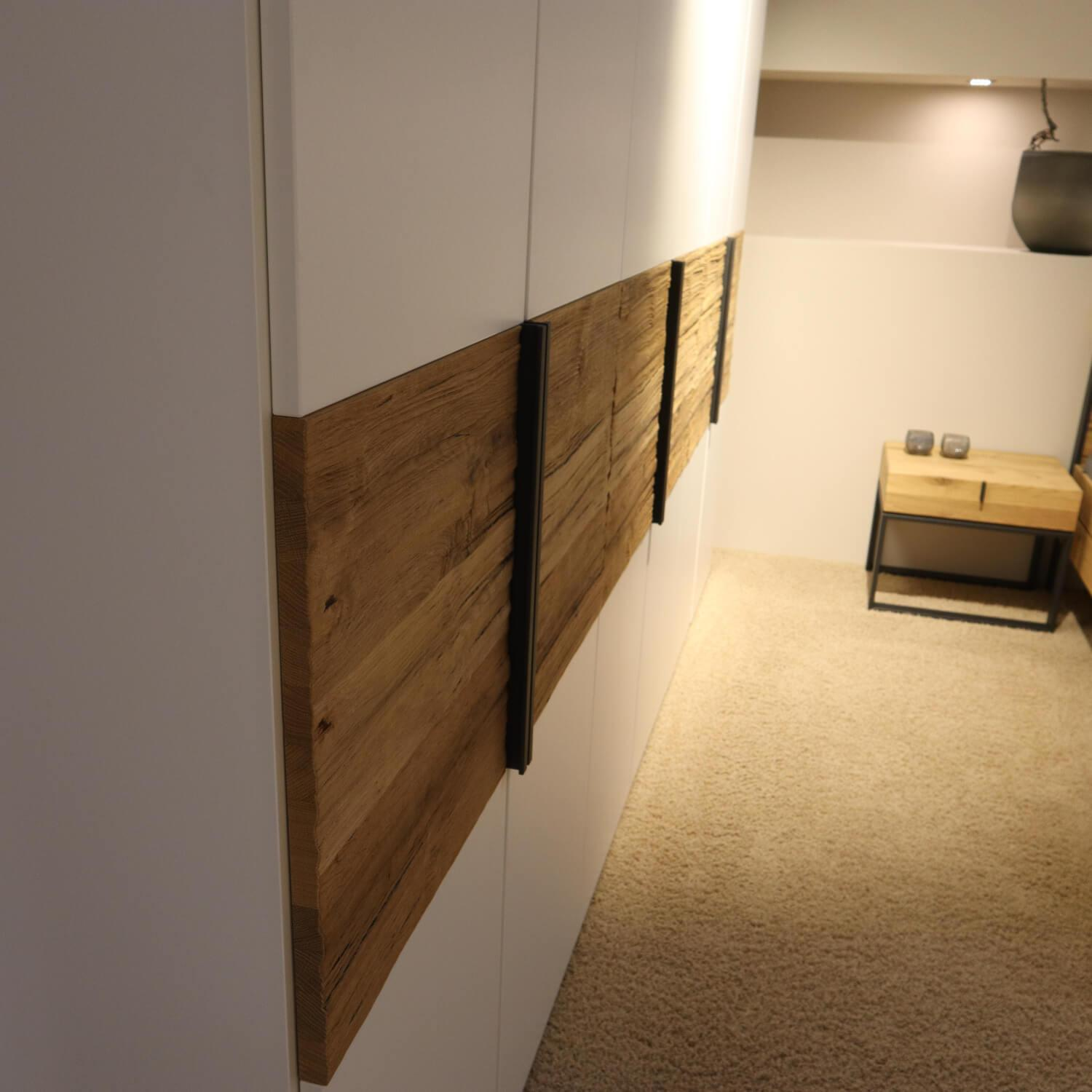 Contur - Schlafzimmer Acerra C Wildeiche Massiv Mit Bett Kommode 2 Nachttischen Und Kleiderschrank - 2