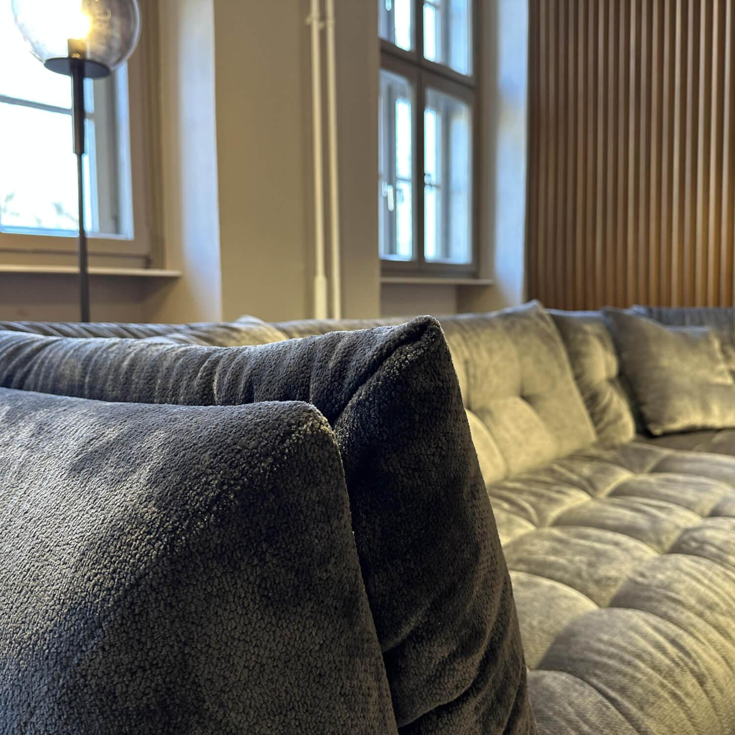 Bielefelder Werkstätten - Ecksofa Soulmate Stoff 10 Phil IP1749-121 Anthrazit Füße Gleiter Schwarz Inklusive Wurfkissen - 4