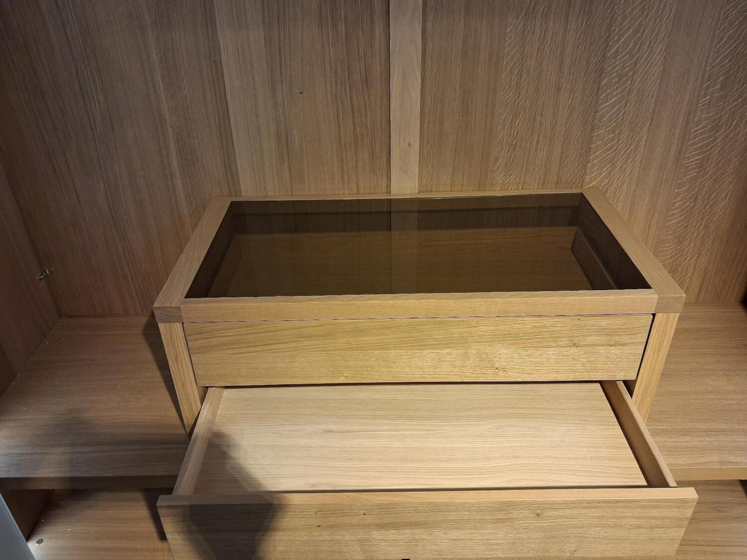 Voglauer - Drehtürenschrank Valpin Eiche Altholz Akzent Colorglas Optiwhite Mit Beleuchtung Und Innenspiegel - 5