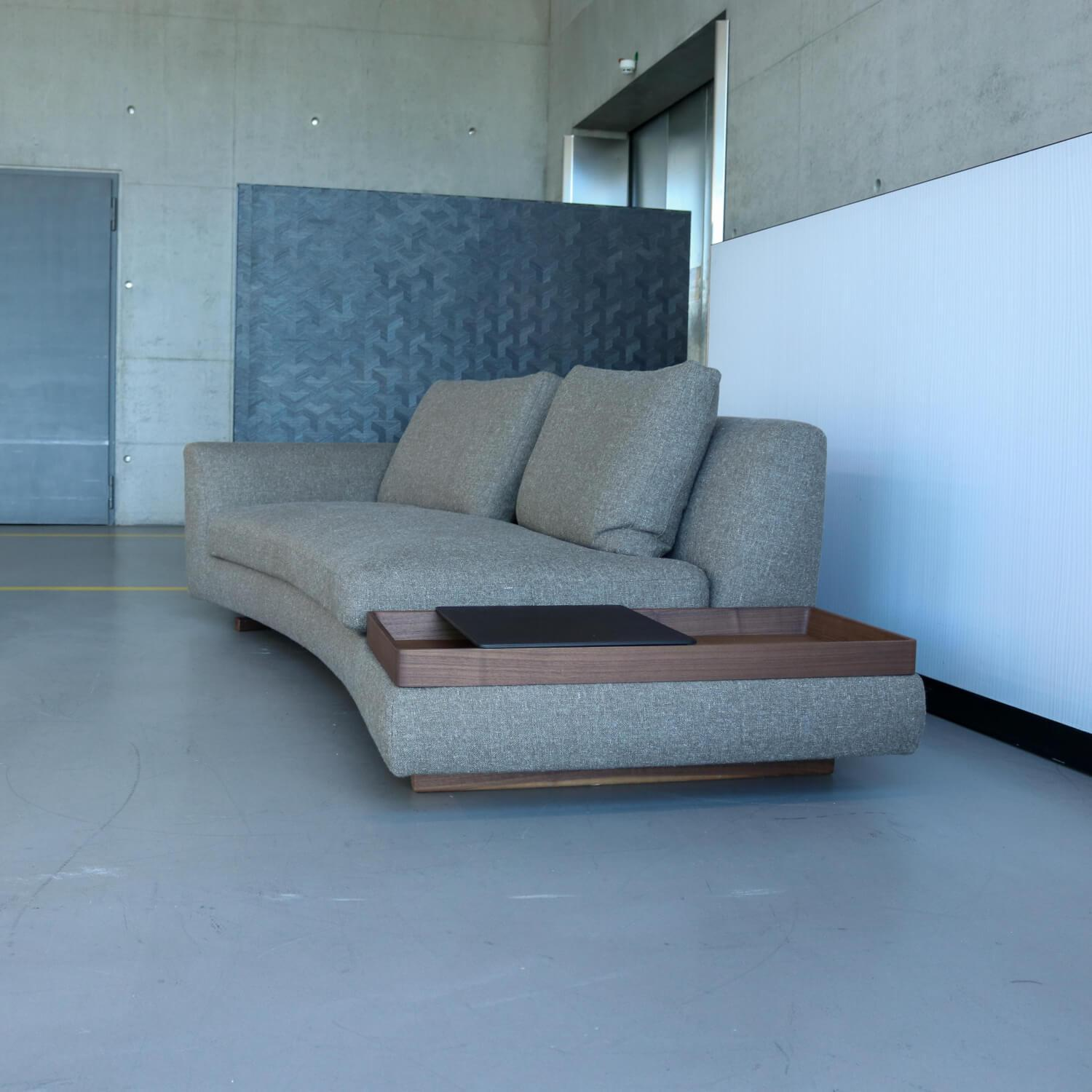 Walter Knoll - Sofa Tama Living Anreihelement 2-Sitzig Kufen mit Gepolsterter Armlehne und Ablage Puro 7759 Mineral - 3