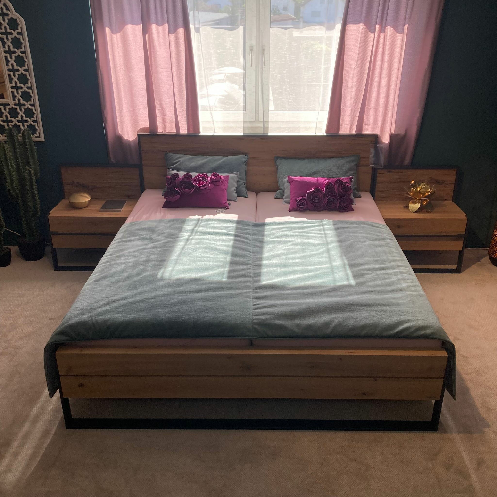 Thielemeyer - Schlafzimmer Tiana Eiche Spaltholz Metall Eisenglimmer Lackiert Anthrazit Mit Bett Nachtkommoden Und Kleiderschrank Ohne Matratze Ohne Lattenrost - 6
