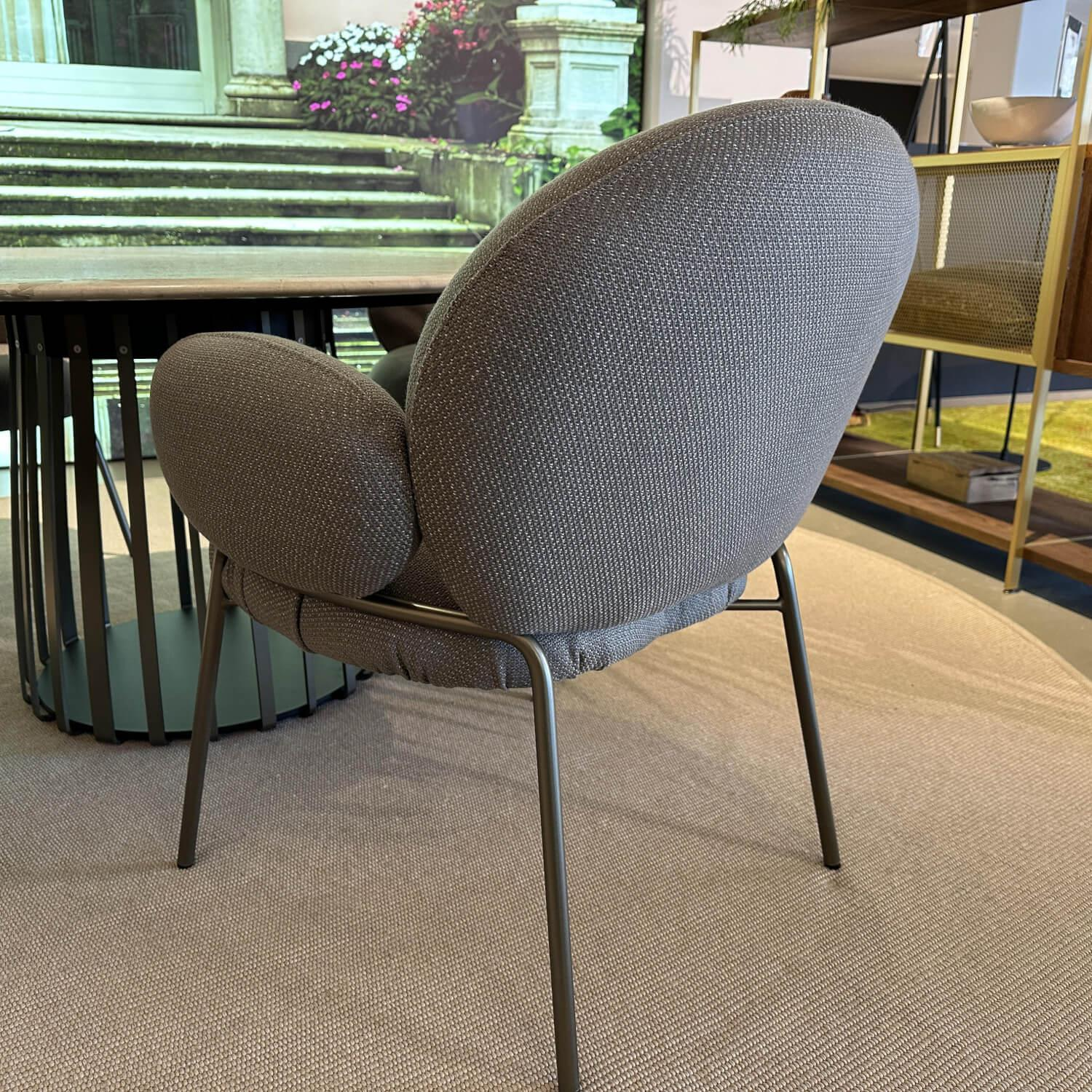 Freifrau - Outdoor Essgruppe BC07 Platte Travertin Triato Kiesel Grau Gestell Bronze Schwarz Nana Stoff Loopi Coconut Taupe Grau Braun - 7