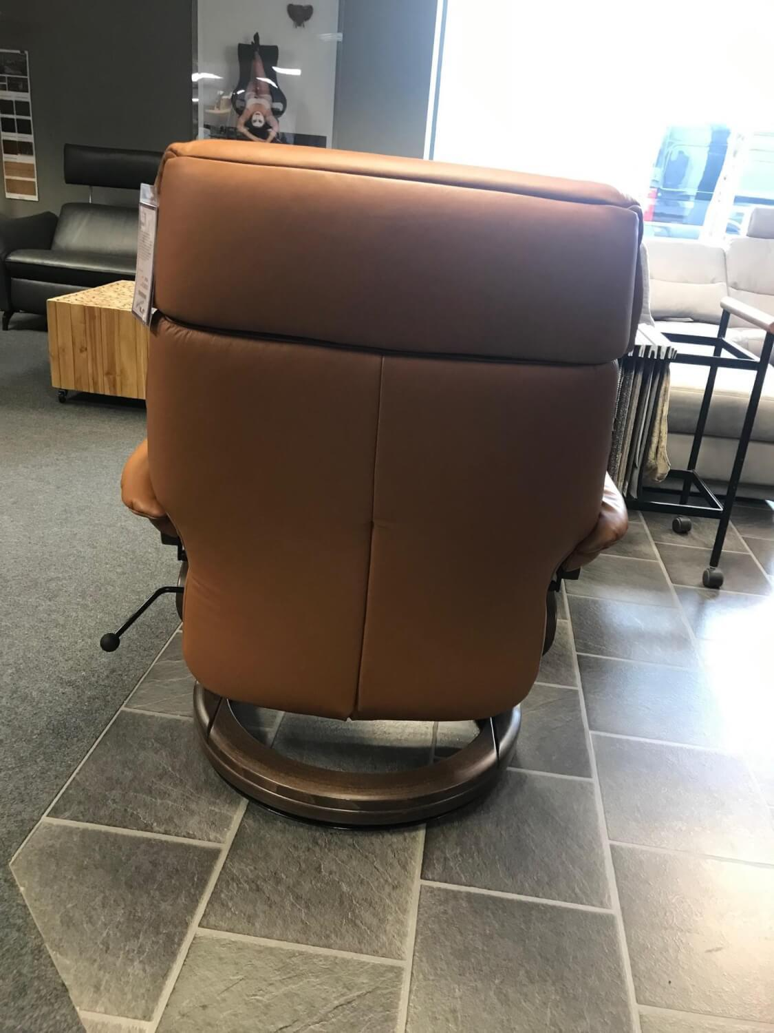 Relax-Sessel Modell 7124 Zerostress in Echleder mit erhöhtem Untergestell und Funktionen