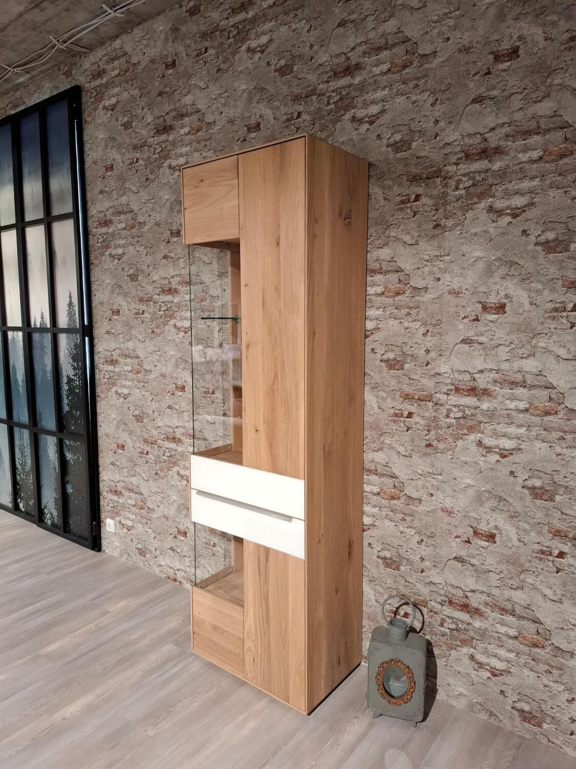 Decker - Vitrine Ramos Wildeiche Massiv Natur Geölt Akzent Glas Weiß Satiniert Griff Edelstahloptik - 2