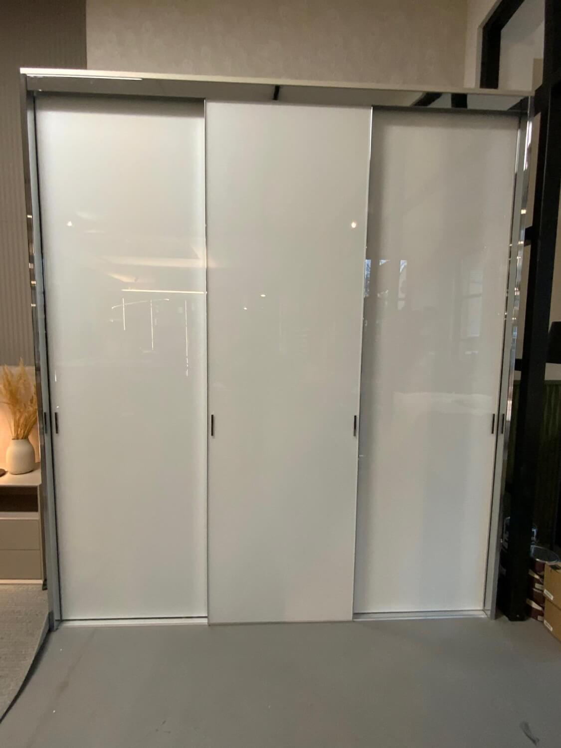 Eigene Herstellung - MARKE Cabinet ANLEGEN // Einbauschrank Front Plano Chrom Glas Superweiß Weiß Glänzend Innen Struktur Satingrau Grau - 4