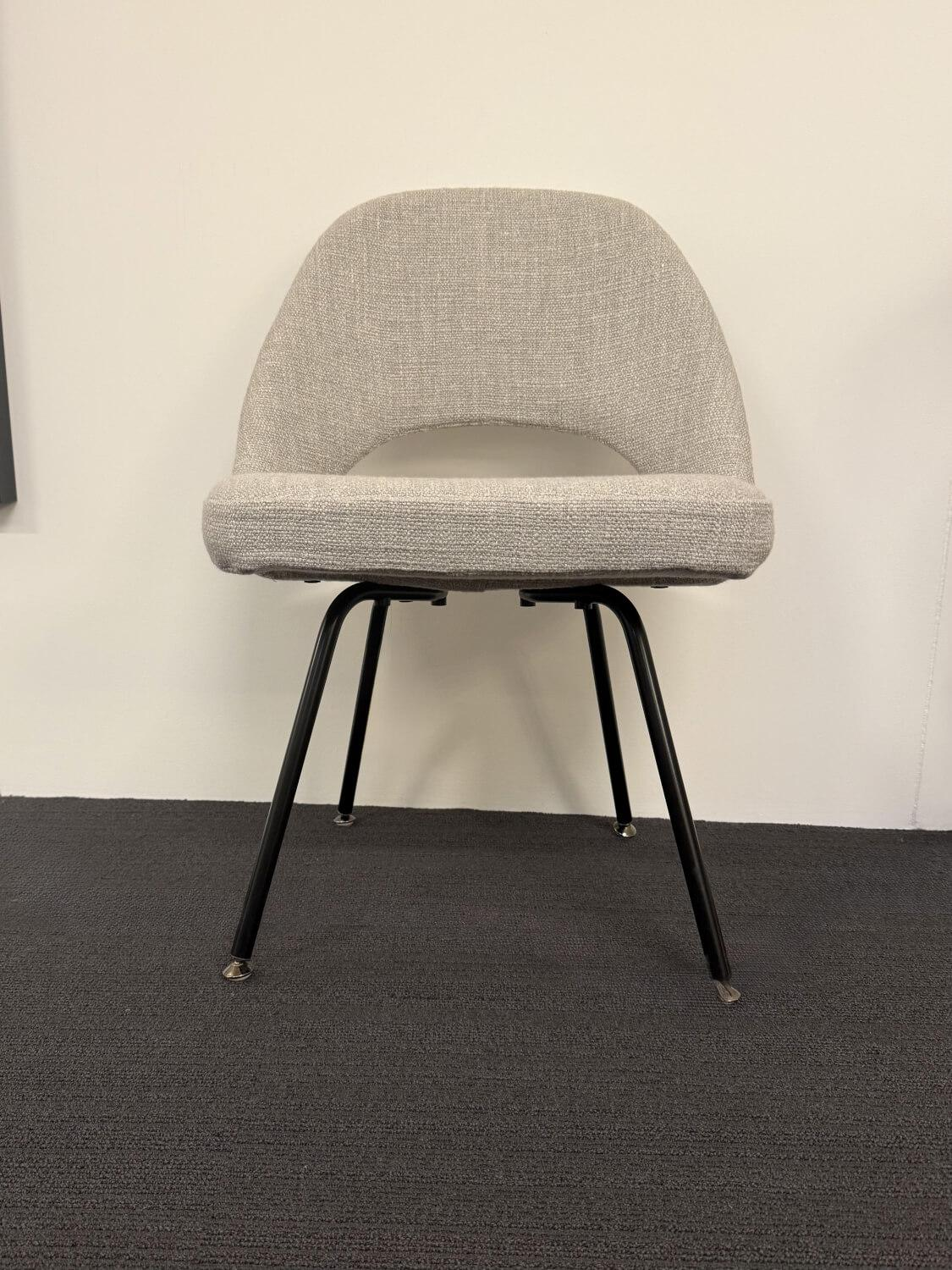 Knoll International - 4er-Set Saarinen Conference Chair Stuhl Stoff Tosca Beige Gestell Metall Schwarz - 3