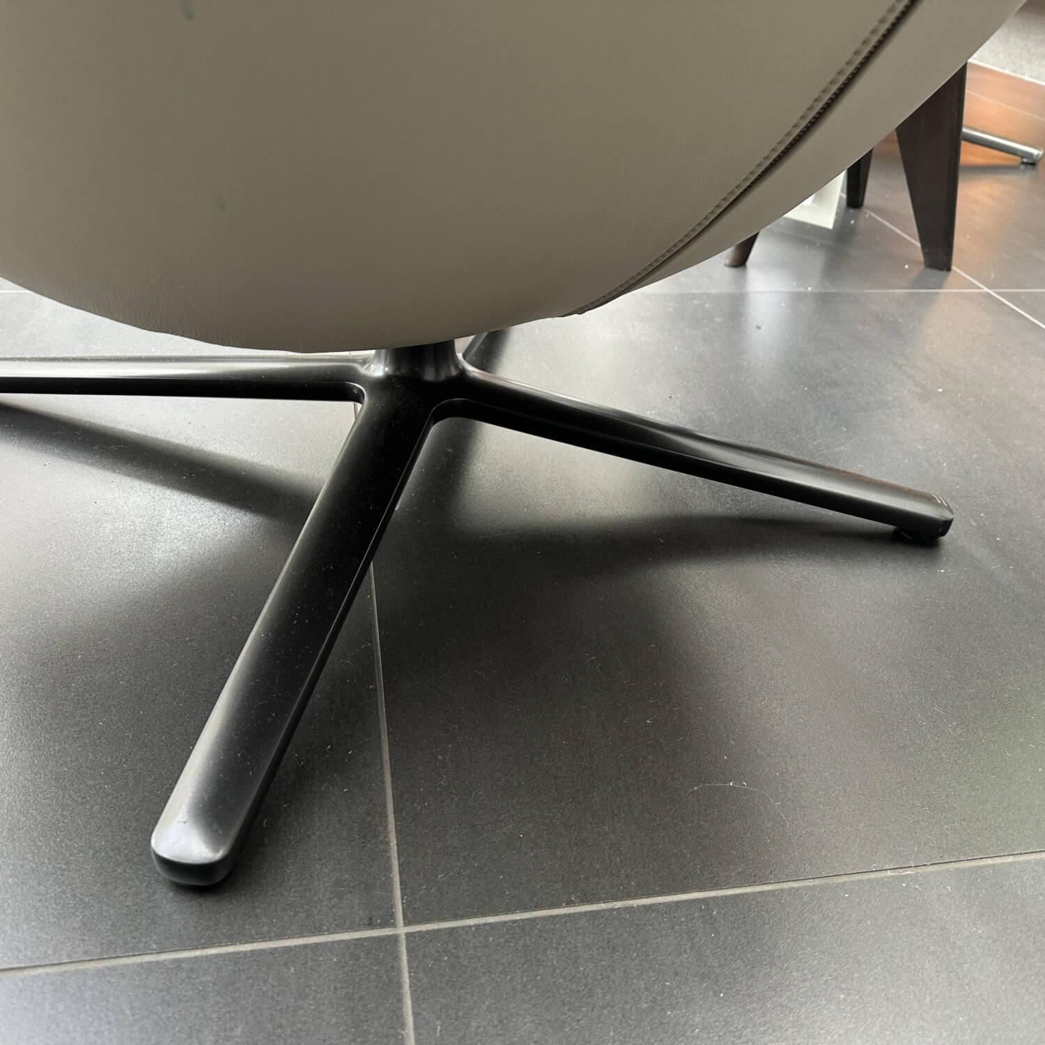 Vitra - Sessel Repos Leder L50 Premium F Sand Beige Gestell Basic Dark Schwarz - 3