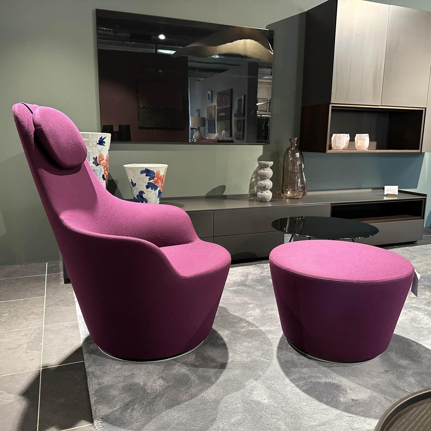 B&B Italia - Sessel Harbor Stoff Veilchen Violett Drehgestell Grau Metallisiert Mit Tablett Eiche Schwarz Gebürstet Kopfkissen Und Hocker - 7