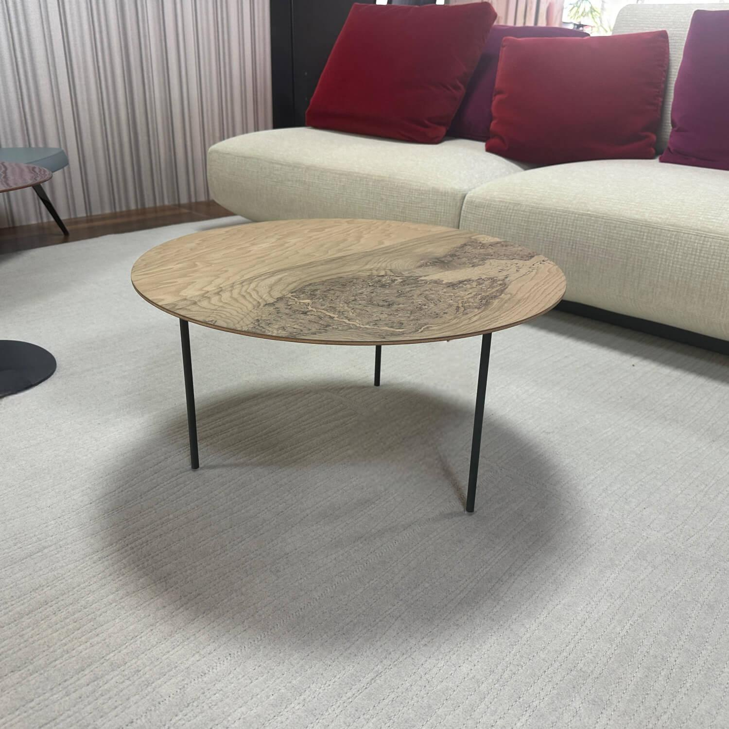 Paola Lenti - Couchtisch Elio Platte Esche Holz Abonos Gestell Metall Radica di Frassino Schwarz Lackiert - 3