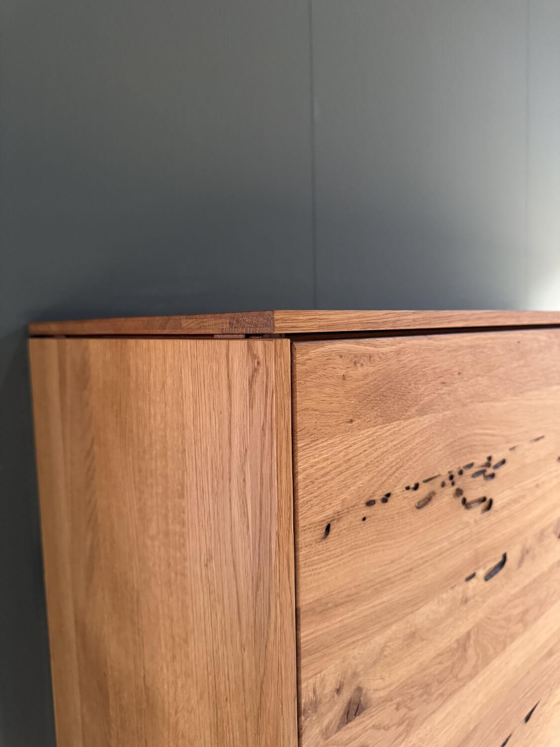 Team 7 - Hängeschrank Eiche Natur Front Venedig Eiche Natur Und Rauchglas Mit Beleuchtung - 5