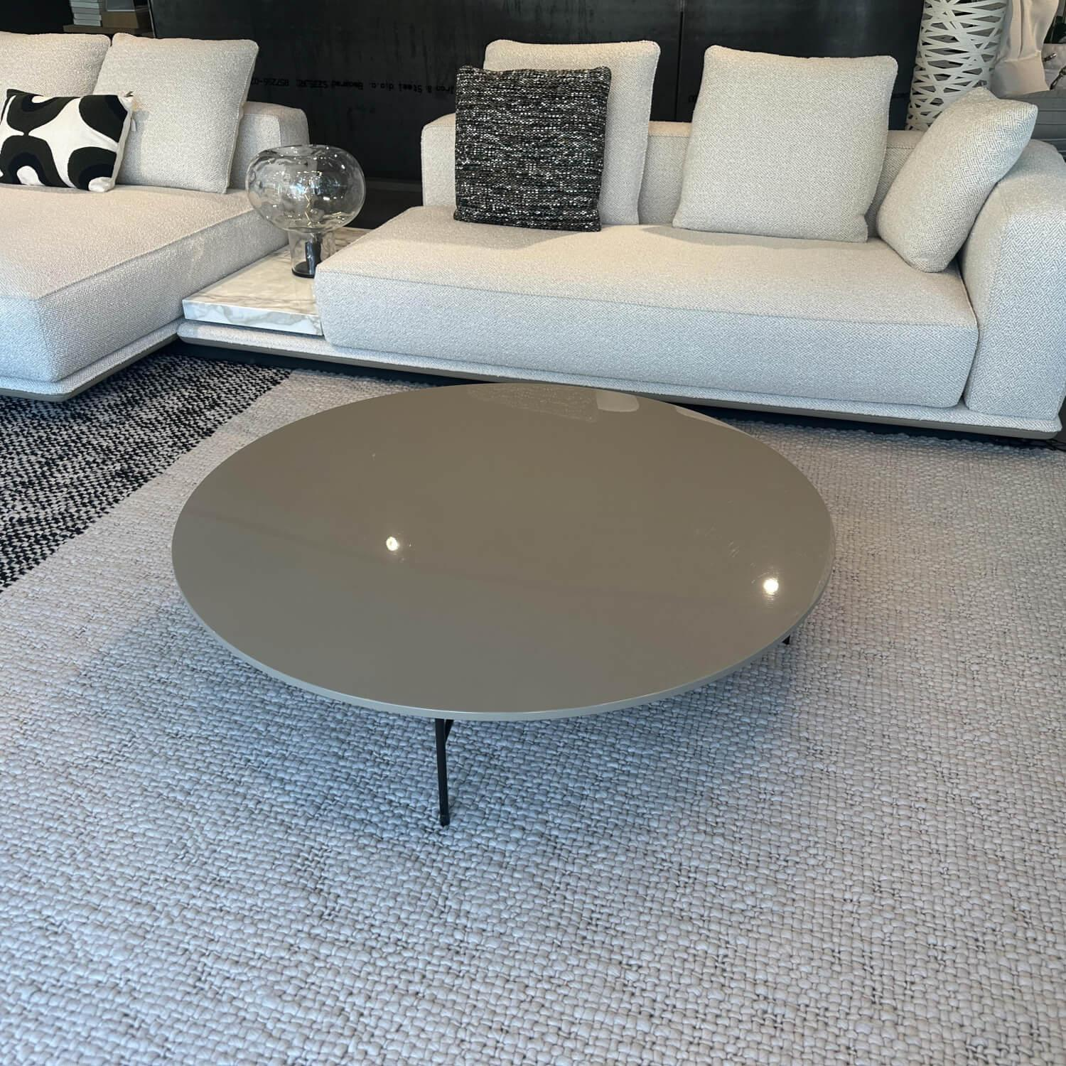Minotti - Ecksofa Horizonte Stoff Brise 01 Naturale mit Zwischentisch in Calacatta Marmor - 4
