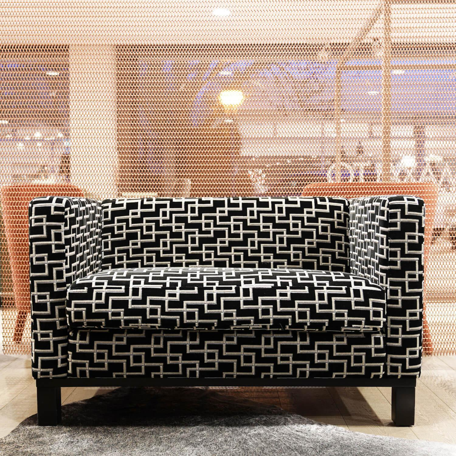 Lambert - Sofa Bella Bezug Stoff 83567 Eileen Schwarz/Grau Rahmen Und Füße Massivholz Schwarz Gebeizt - 4