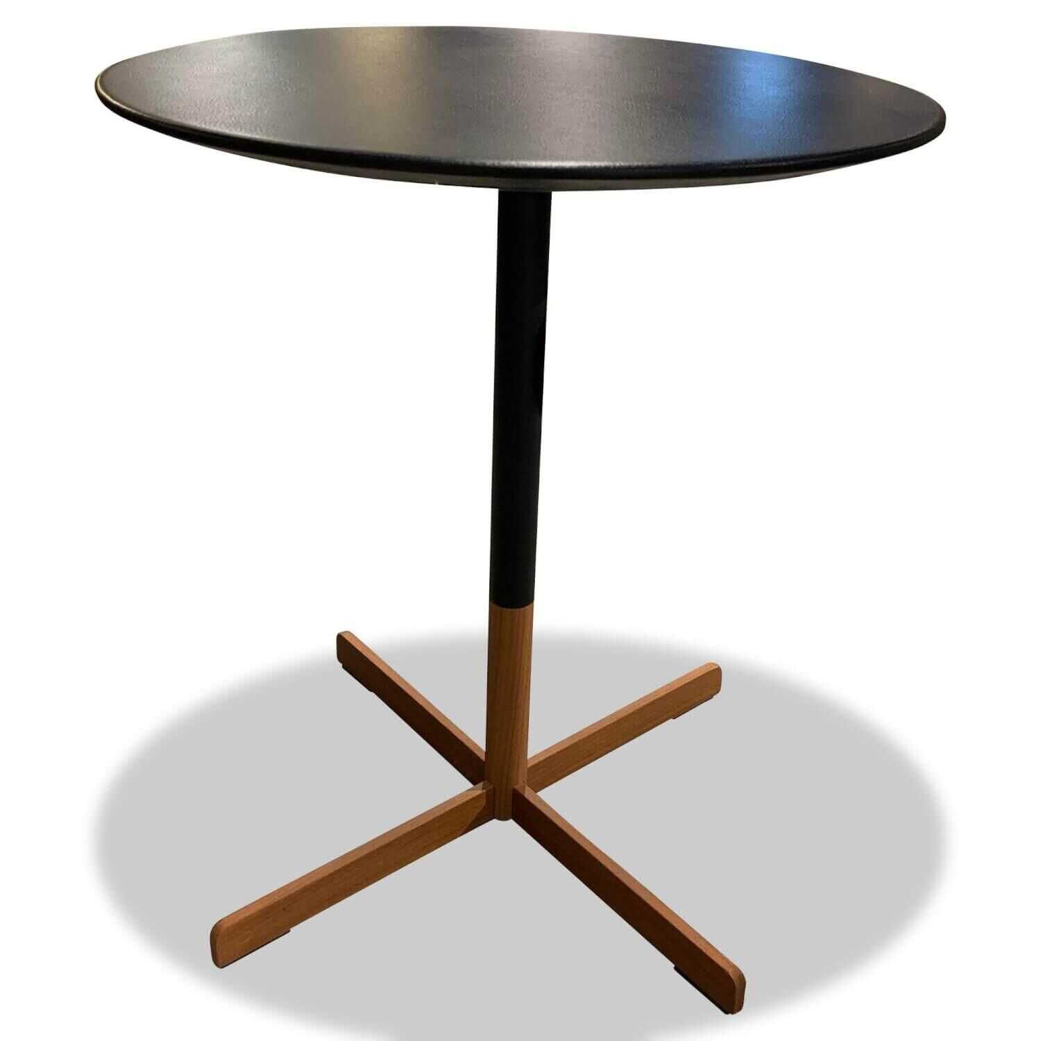 poltrona-frau-couchtisch-bob-mit-leder-schwarz-bezogen-gestell-nussbaum-01d530bf8e1d Poltrona Frau - Couchtisch Bob mit Leder Schwarz bezogen Gestell Nussbaum - 1