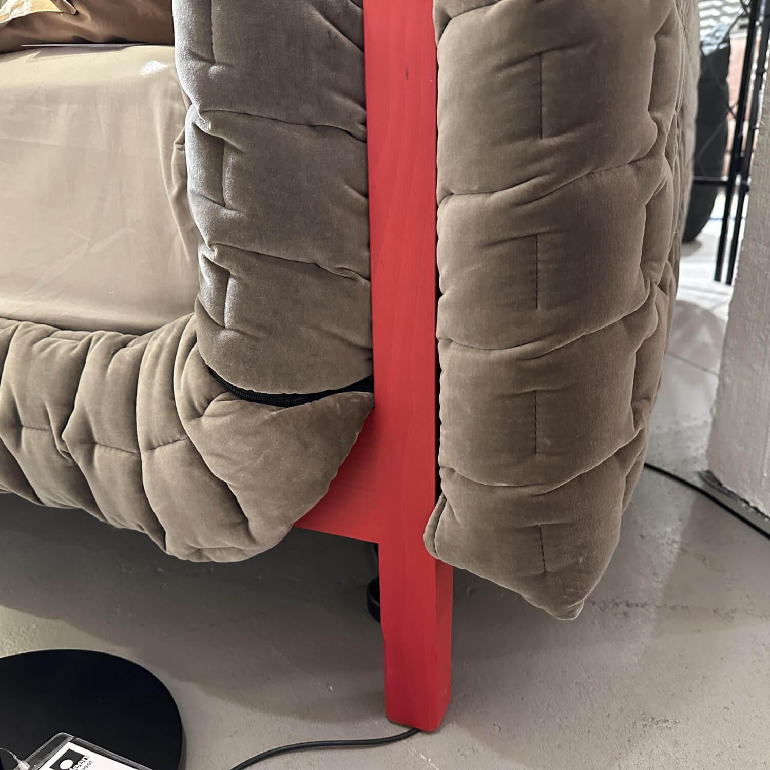 Ligne Roset - Bett Ruché Stoff Harald 3 Chamois 242 Grau Gestell Buche Massiv Rot Ohne Matratze Ohne Lattenrost Inklusive Hocker - 5
