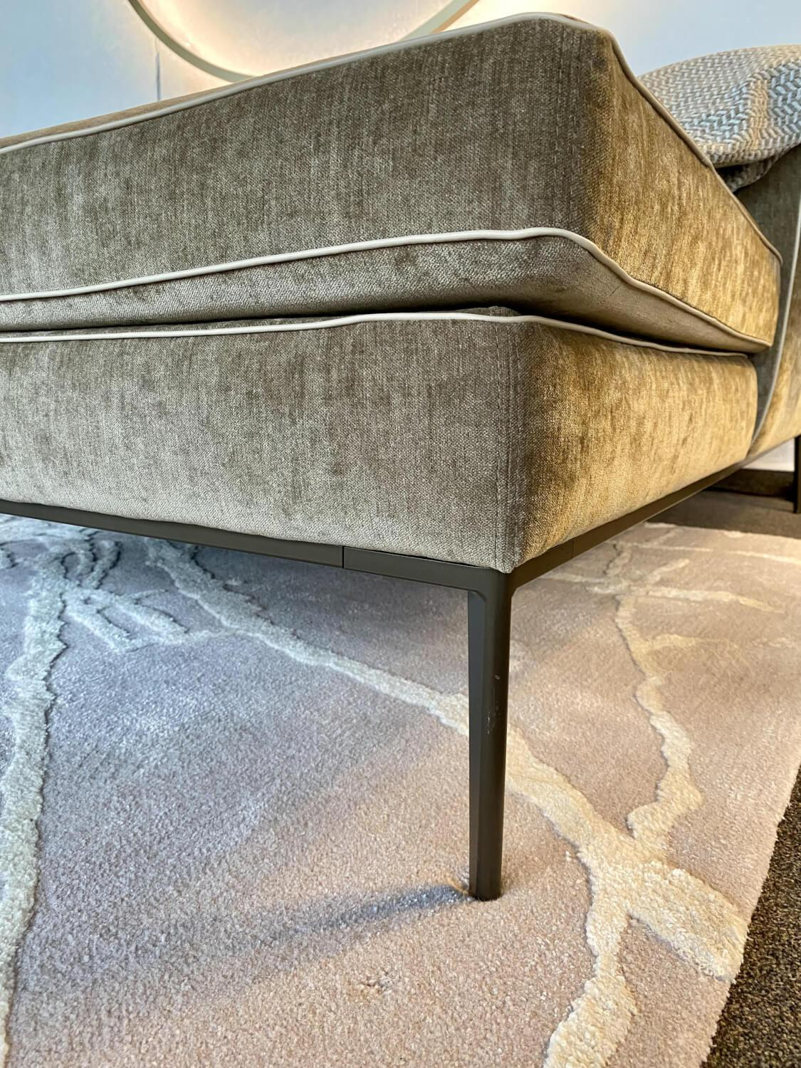 Christine Kröncke - Corner sofa Lord Cover fabric Eloy 1-1283-020 Fango light brown Frame metal smoke brown - 3
