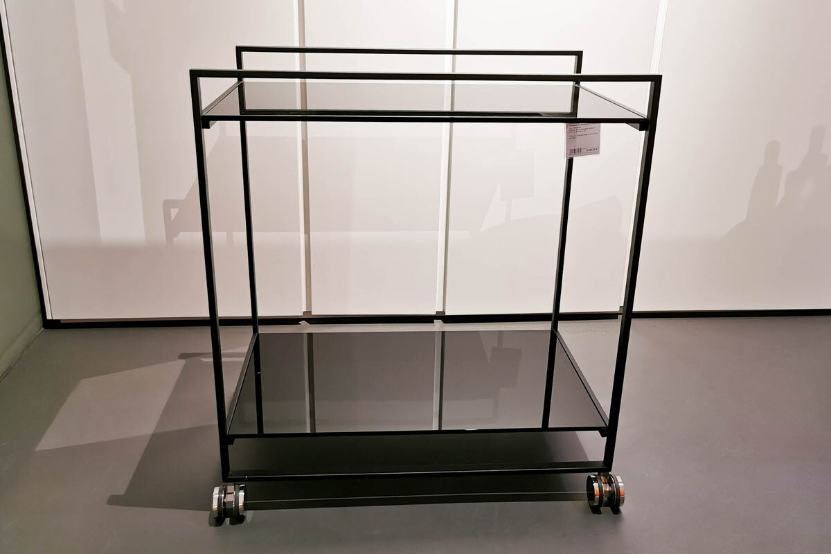 YOMEI - Servierwagen Flat Fix Ablegeplatte Glas Schwarz Gestell Edelstahl Schwarz Pulverlackiert mit Rollen - 6