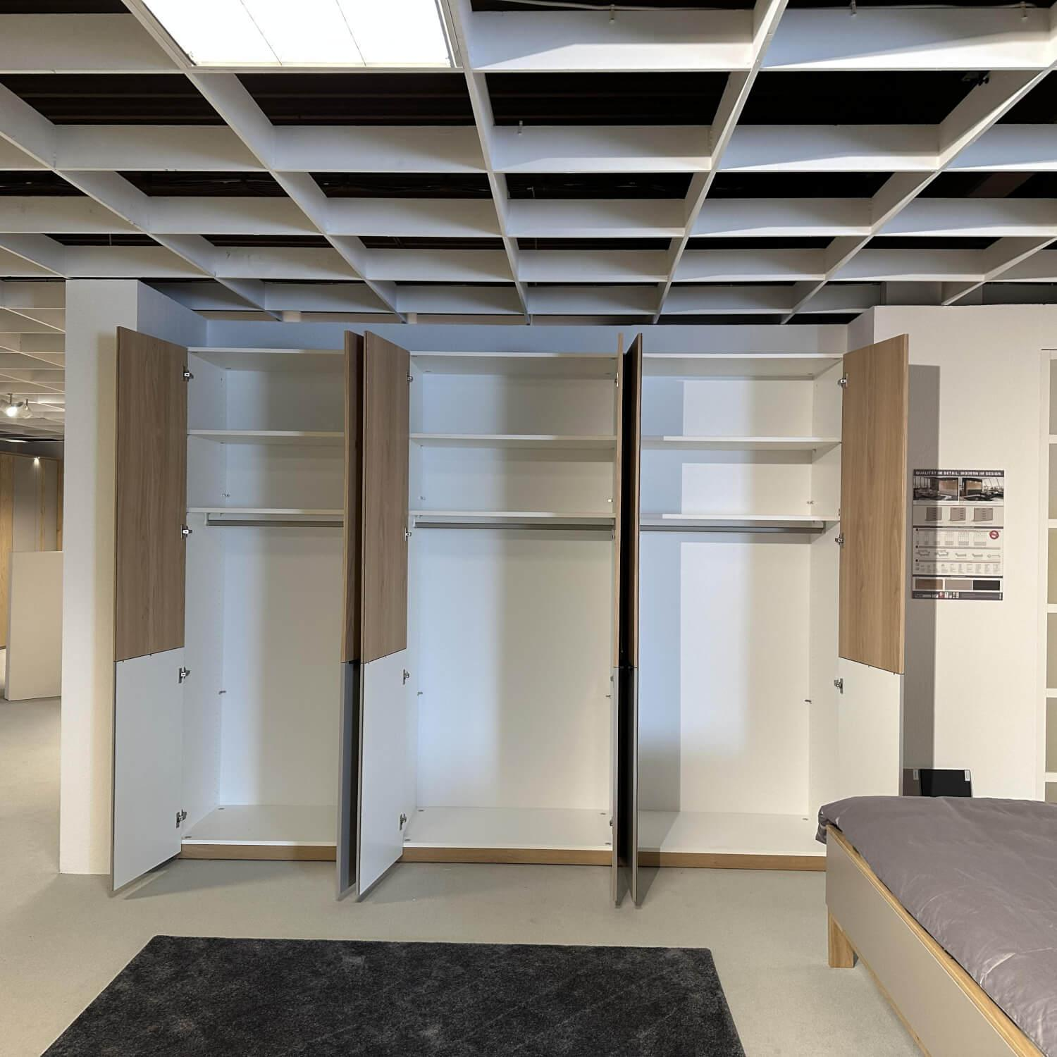 Disselkamp - Schlafzimmer Cuneo Balkeneiche Akzent Lack Taupe Grau Beige Griffe Smart Anthrazit Mit Beleuchtung - 5