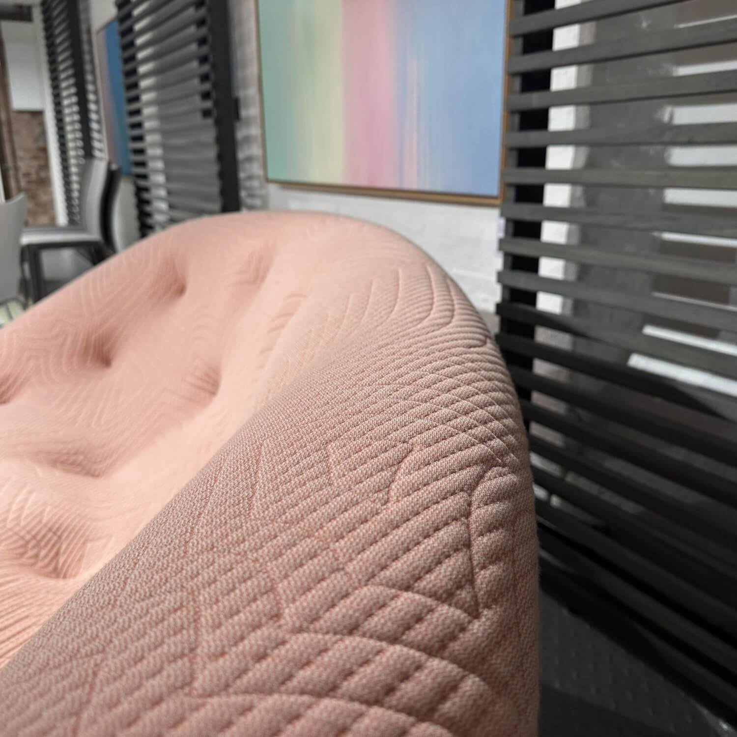 Ligne Roset - Sofa Ploum Stoff Kvadrat Appa Poncho Rosa Gestell Stahl - 5