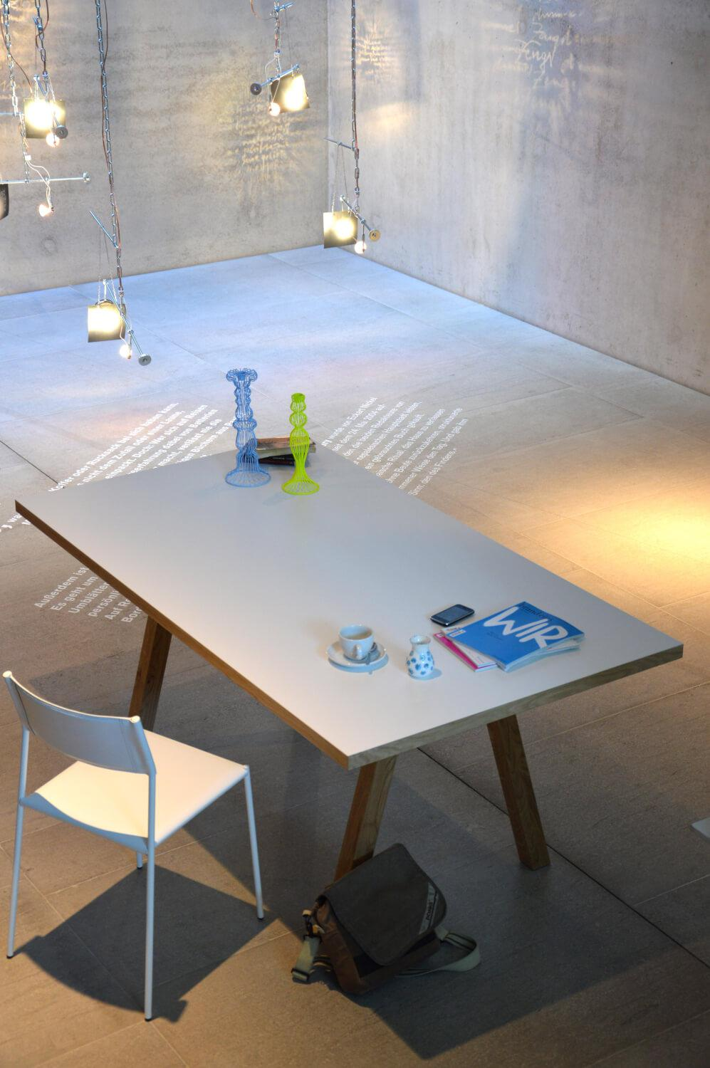 Tisch Artwork Weiß Eiche mit Laminat