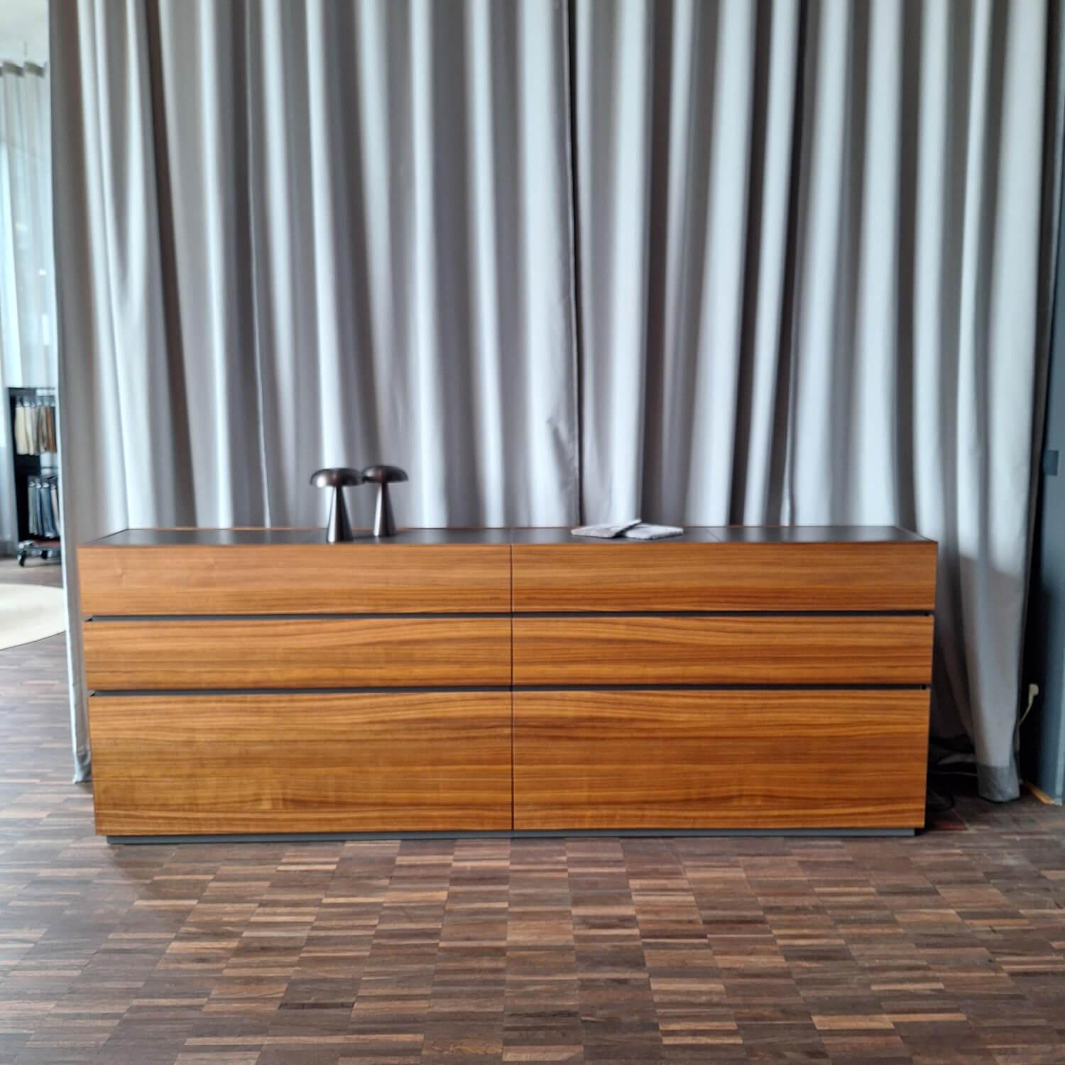 Interlübke - Sideboard Cube Nussbaum Canela Geölt Lederauflage Dunkelbraun Sockel Grau - 2