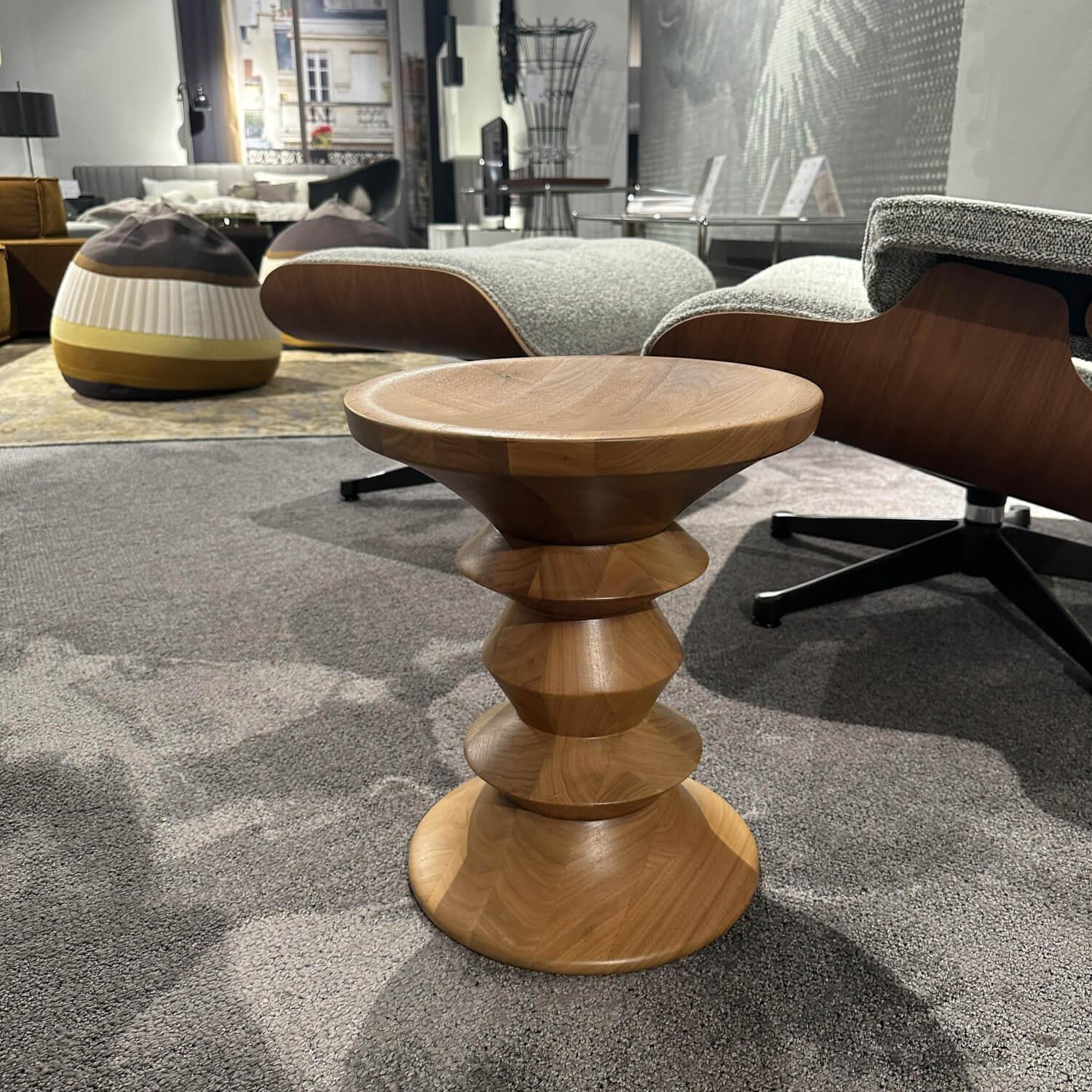 Vitra - Hocker Stools A Nussbaum Massiv Gedrechselt Lackiert - 4