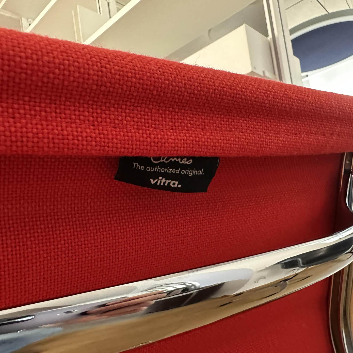 Vitra - Alu Chair EA 104 Mit Armlehnen Bezug Hopsak In Rot Poppyred 63 Drehgestell Verchromt - 6