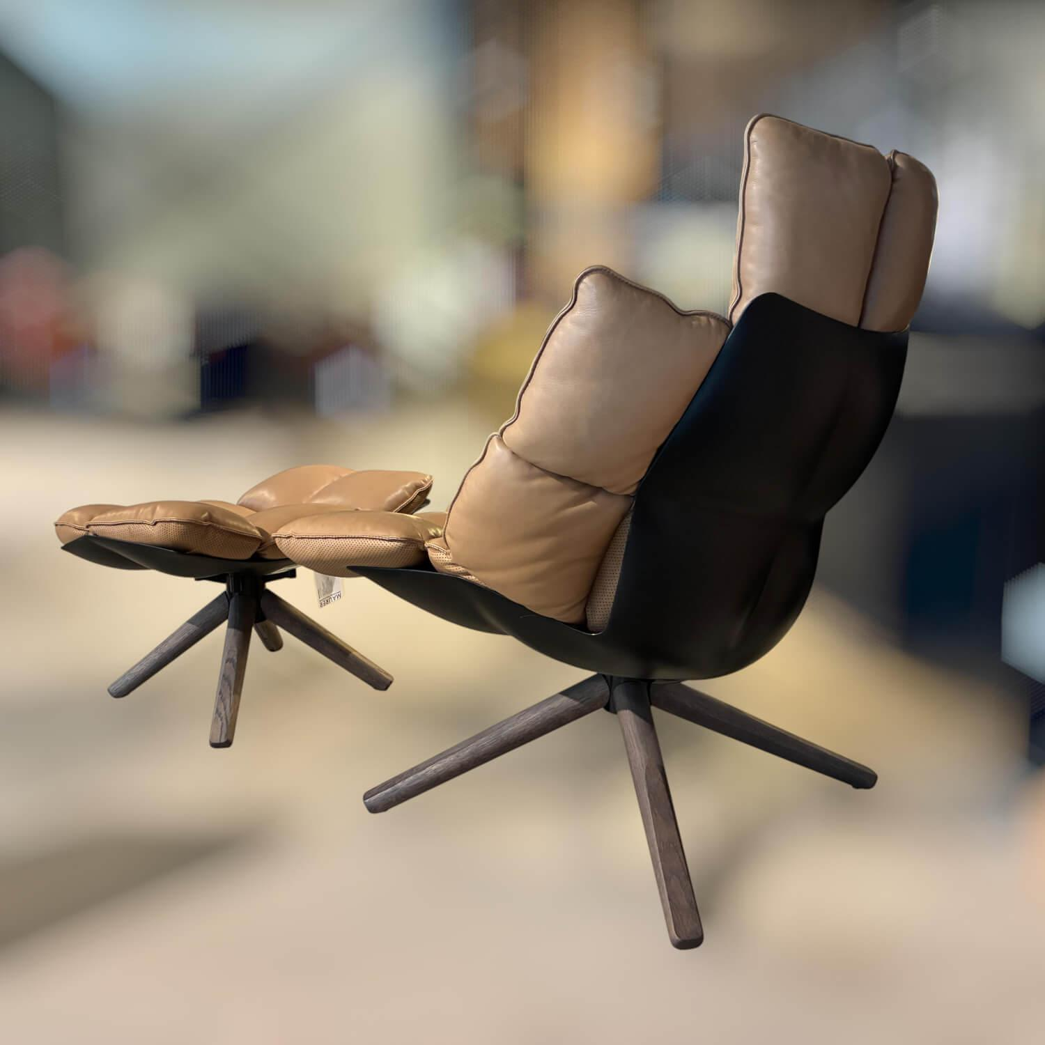 B&B Italia - Sessel Husk Drehbar Mit Hocker Leder Kasia Karamel Braun Schale Hirek Mit Kernleder Bezogen Schwarz Untergestell Holz Eiche Grau - 5