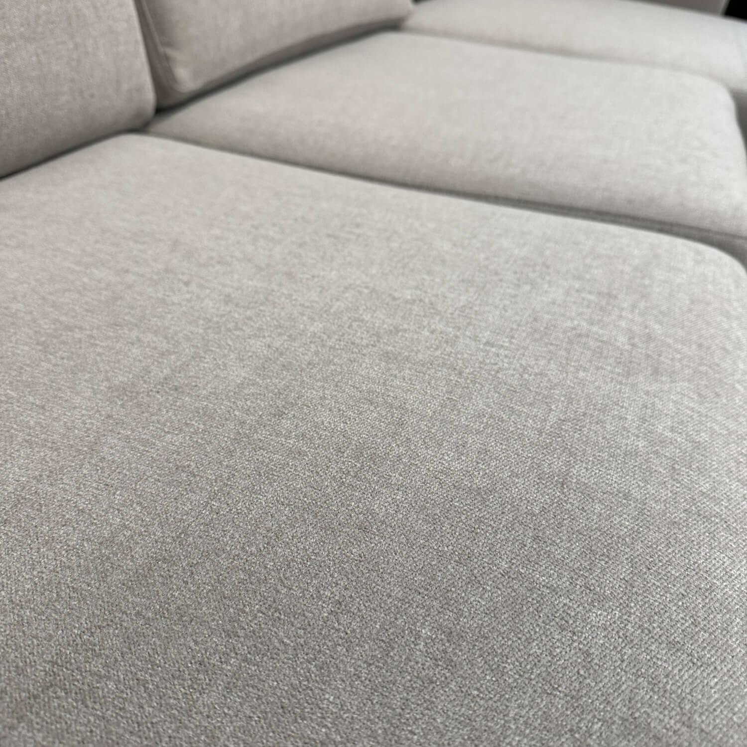 COR - Ecksofa Conseta Stoff 8158 Ecru Grau Weiß Metallkufen Verchromt Mit Filzgleitern - 4