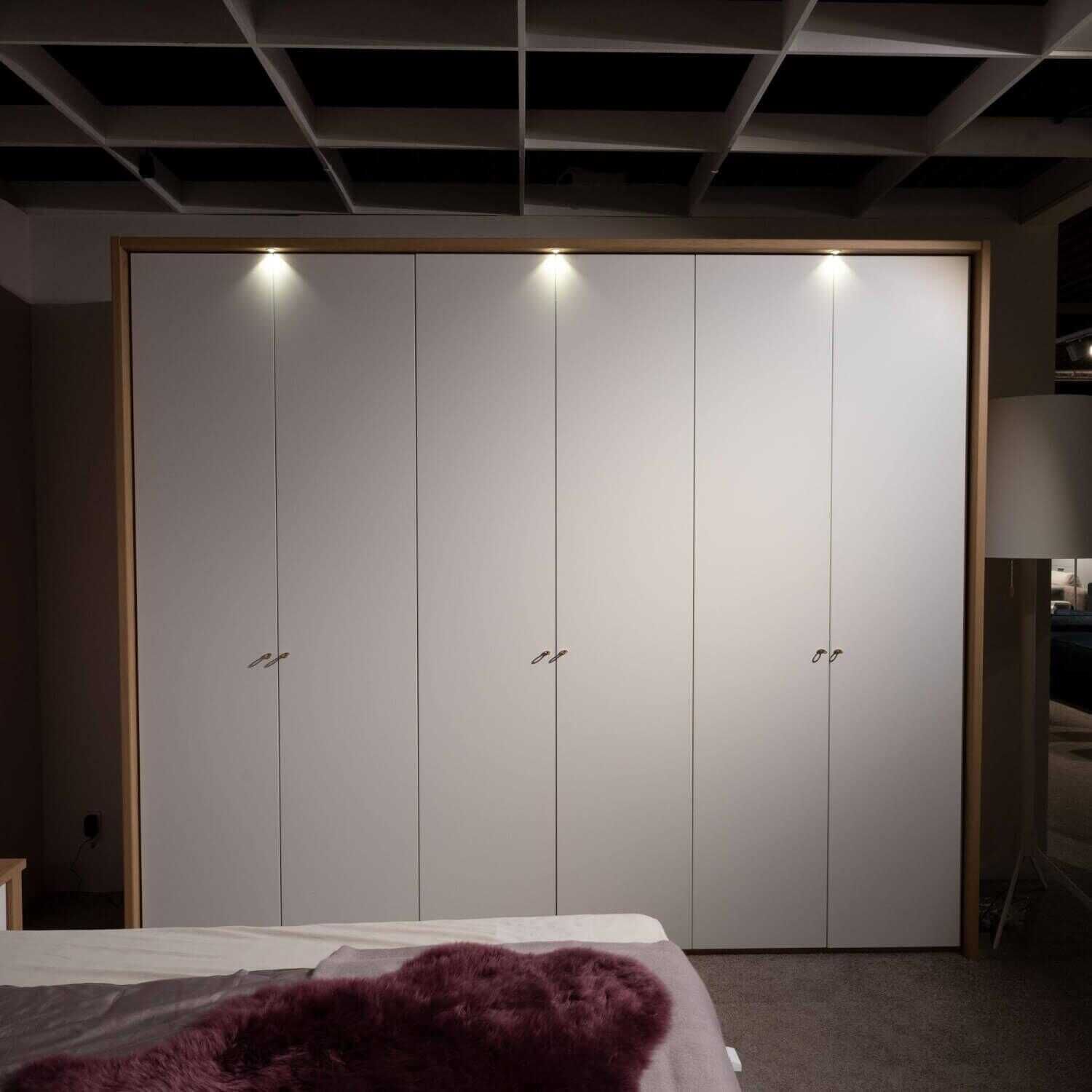 Schlafzimmer Jannie Doppelbett Kleiderschrank Mit 2 Konsolen