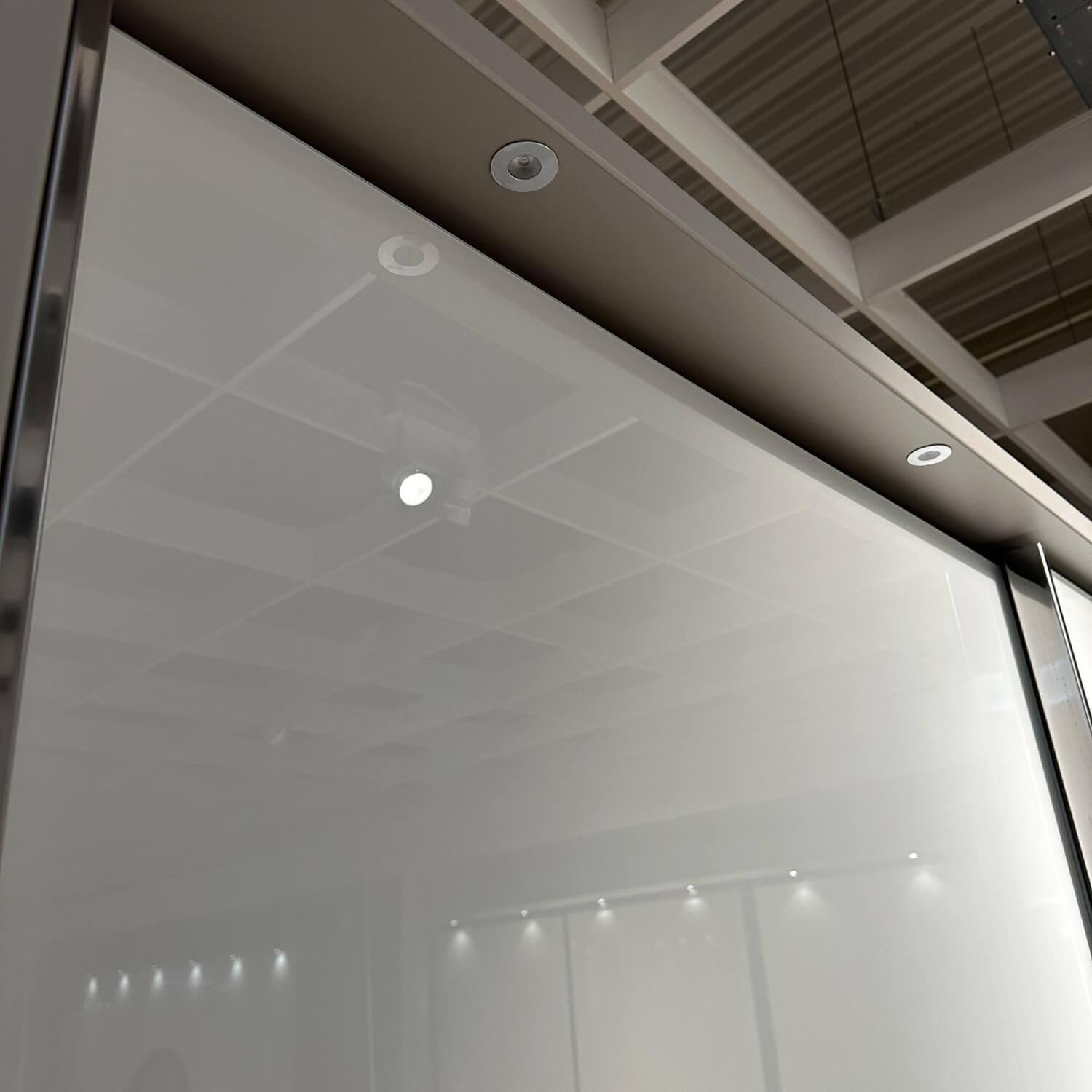 Wiemann - Schlafzimmer IL 1009 Dekor Kieselgrau Glas Weiss Nachtkommoden Schrank Bett Ohne Matratzen Und Lattenrost - 10