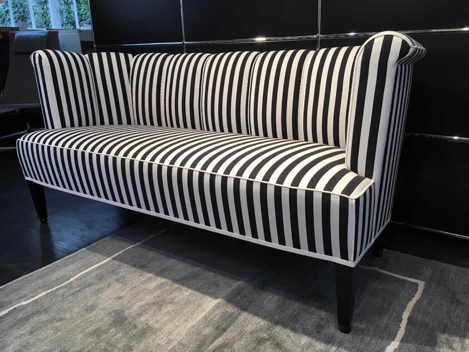 Wittmann - Sofa  Alleegasse Stoff E Streifen Schwarz Weiß Füße Schwarz - 1