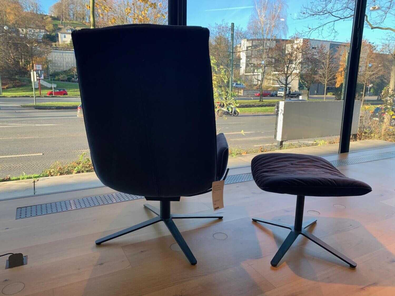 Freifrau - Sessel Lounge Chair Amelie Stoff Harald 3  Dunkelblau 293 mit Hocker - 5