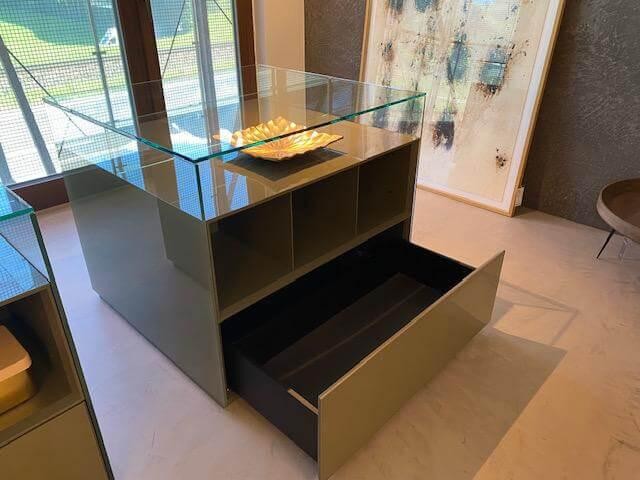 Rimadesio - Vitrine Dolmen Lack Verde Olivia Grau Grün Glas Transparent Innenausstattung Melamin Cuoio Braun - 3