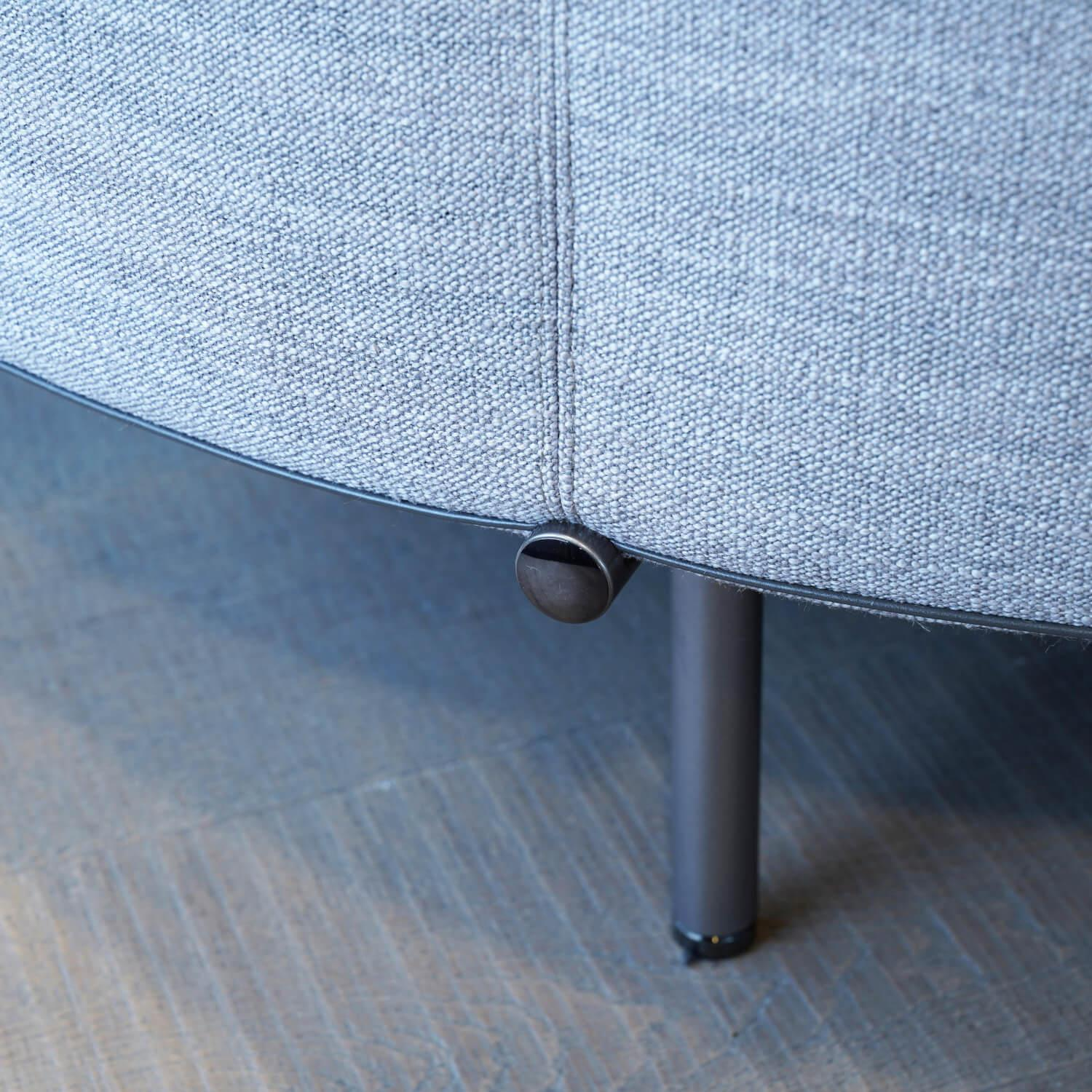 Minotti - Sofa Torii Low Stoff Dry 03 Agento Unterbau Leder Aspen mit Pouf - 8