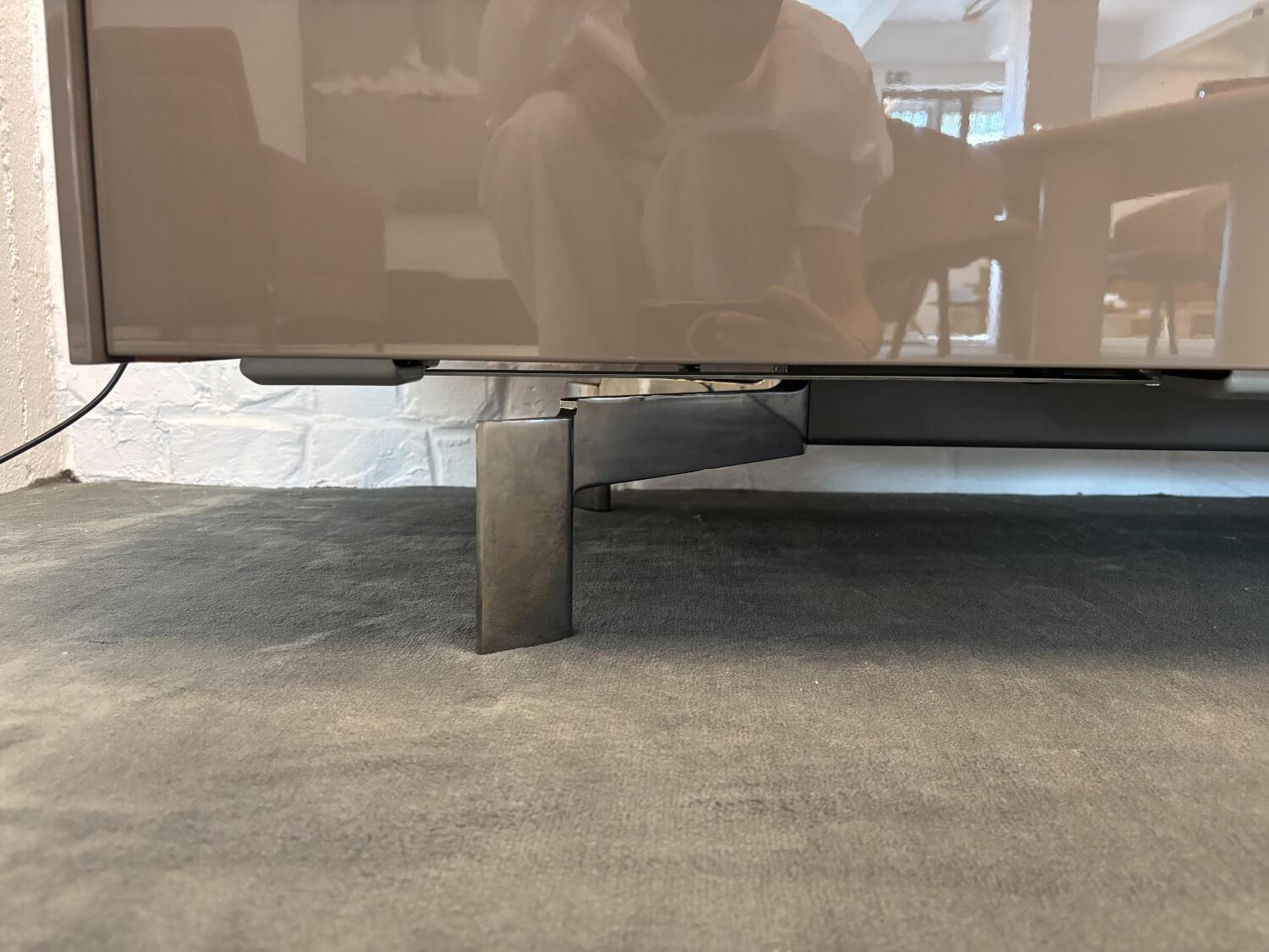 Molteni & C - Sideboard Pass-Word Außen Lack Hochglanz Dolomitgrau Grau Braun Innen Zeder Natur Füße Metall Poliert - 6