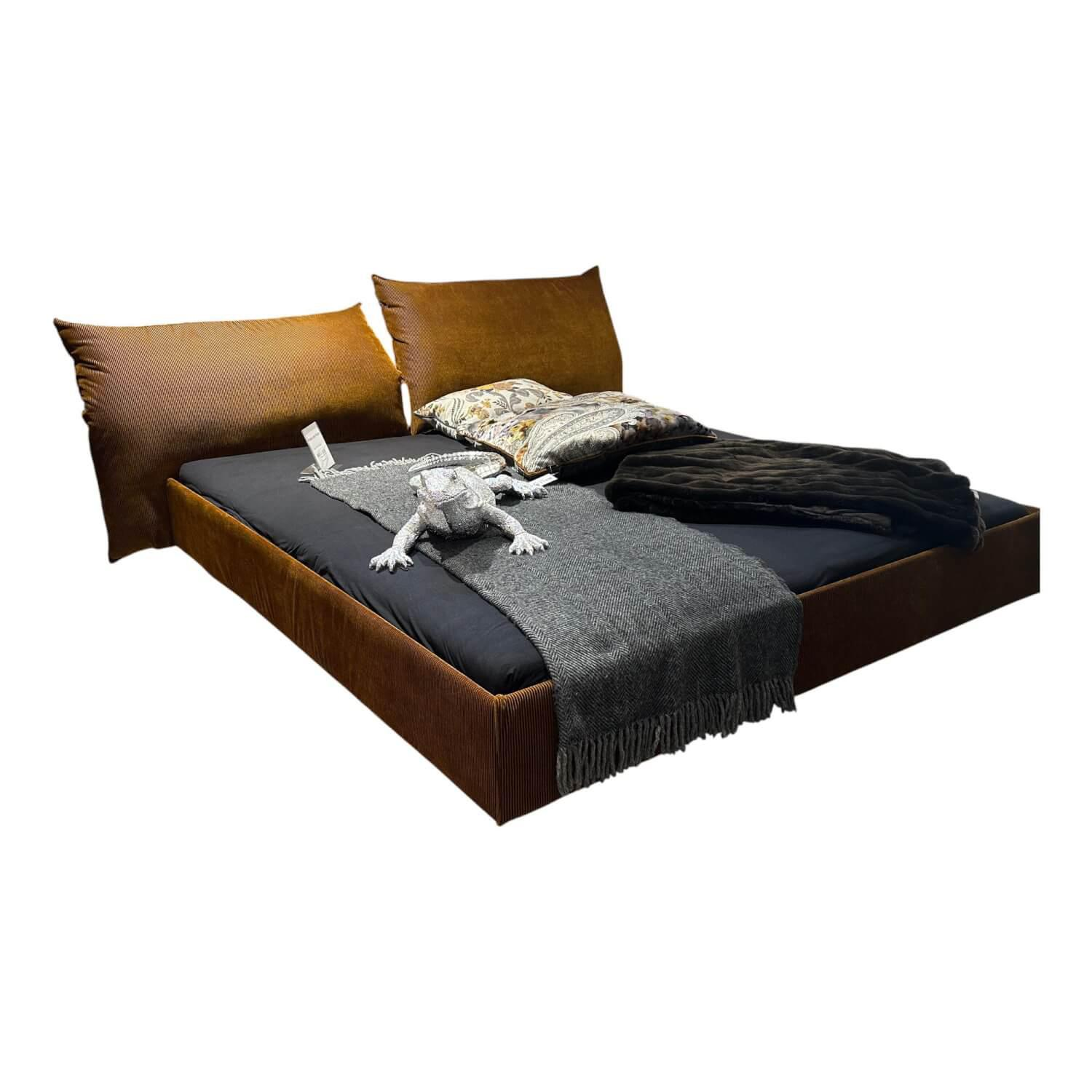 Möller Design - Systembett MD13 Stoff Charmelle Cord 52 Rot Braun Holzfuß Schwarz Mit Kopfteil Rose - 1