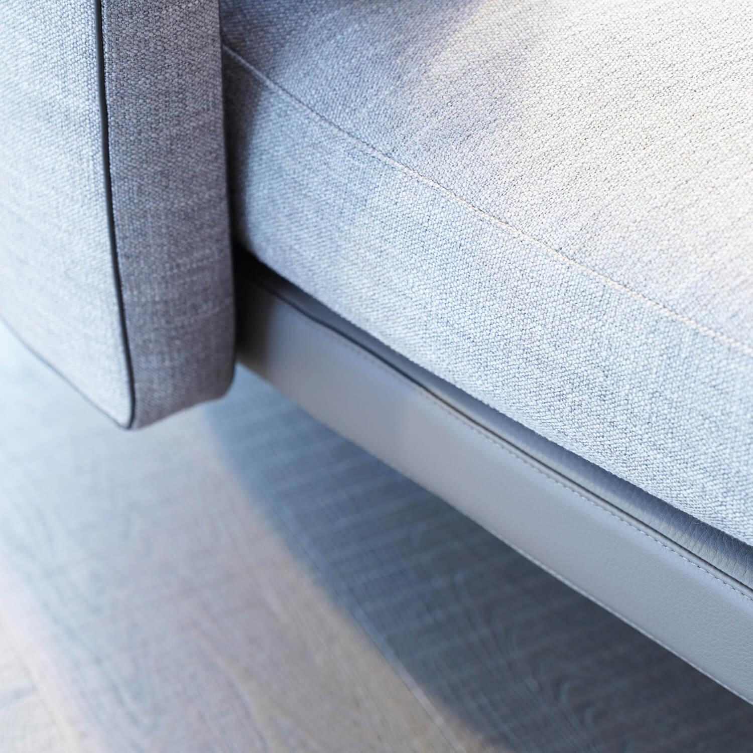 Minotti - Sofa Torii Low Stoff Dry 03 Agento Unterbau Leder Aspen mit Pouf - 3