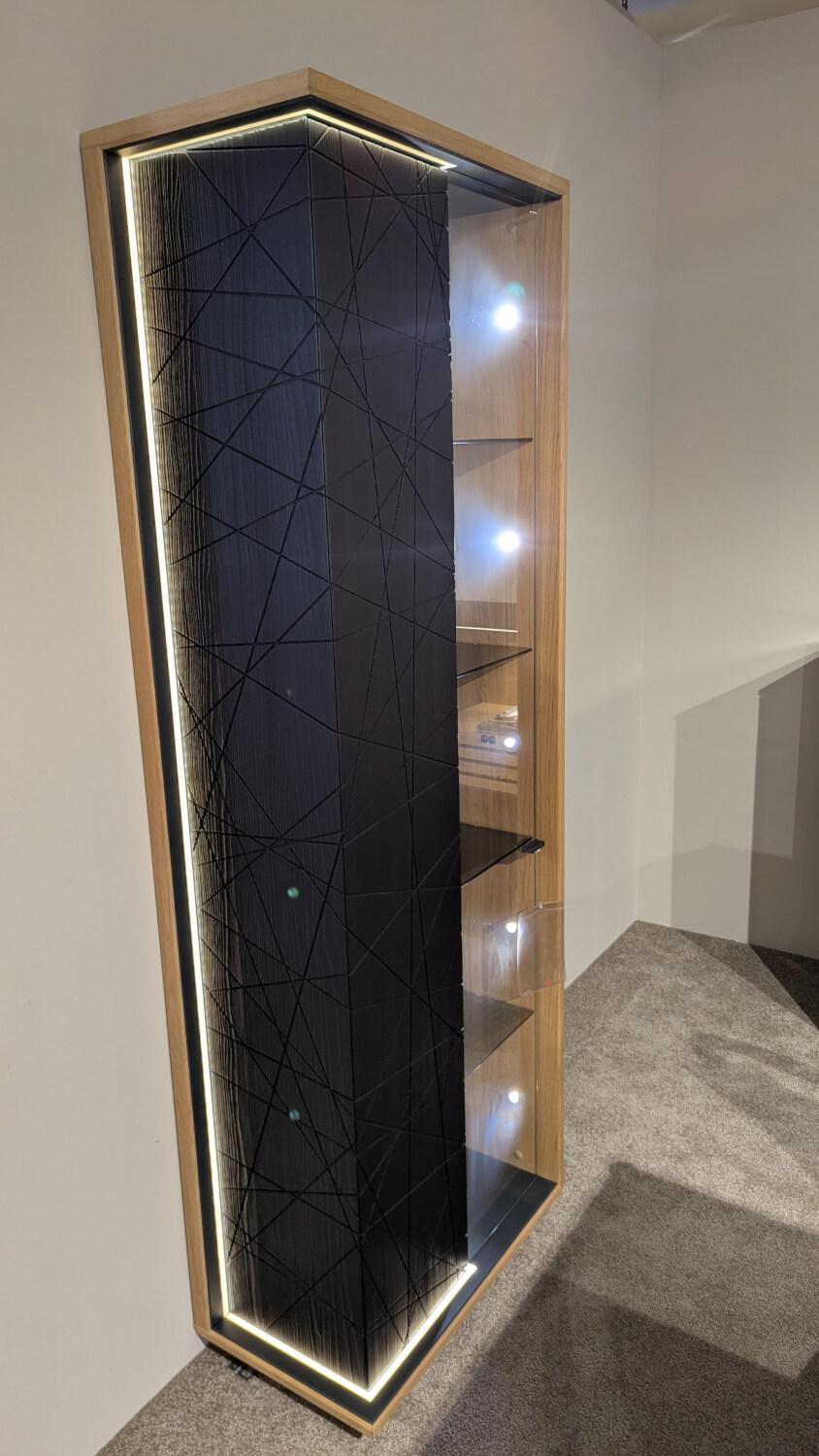 Voglauer - Vitrine V-Aura Eiche Geölt Akzent Lärche Schwarz mit Beleuchtung - 4