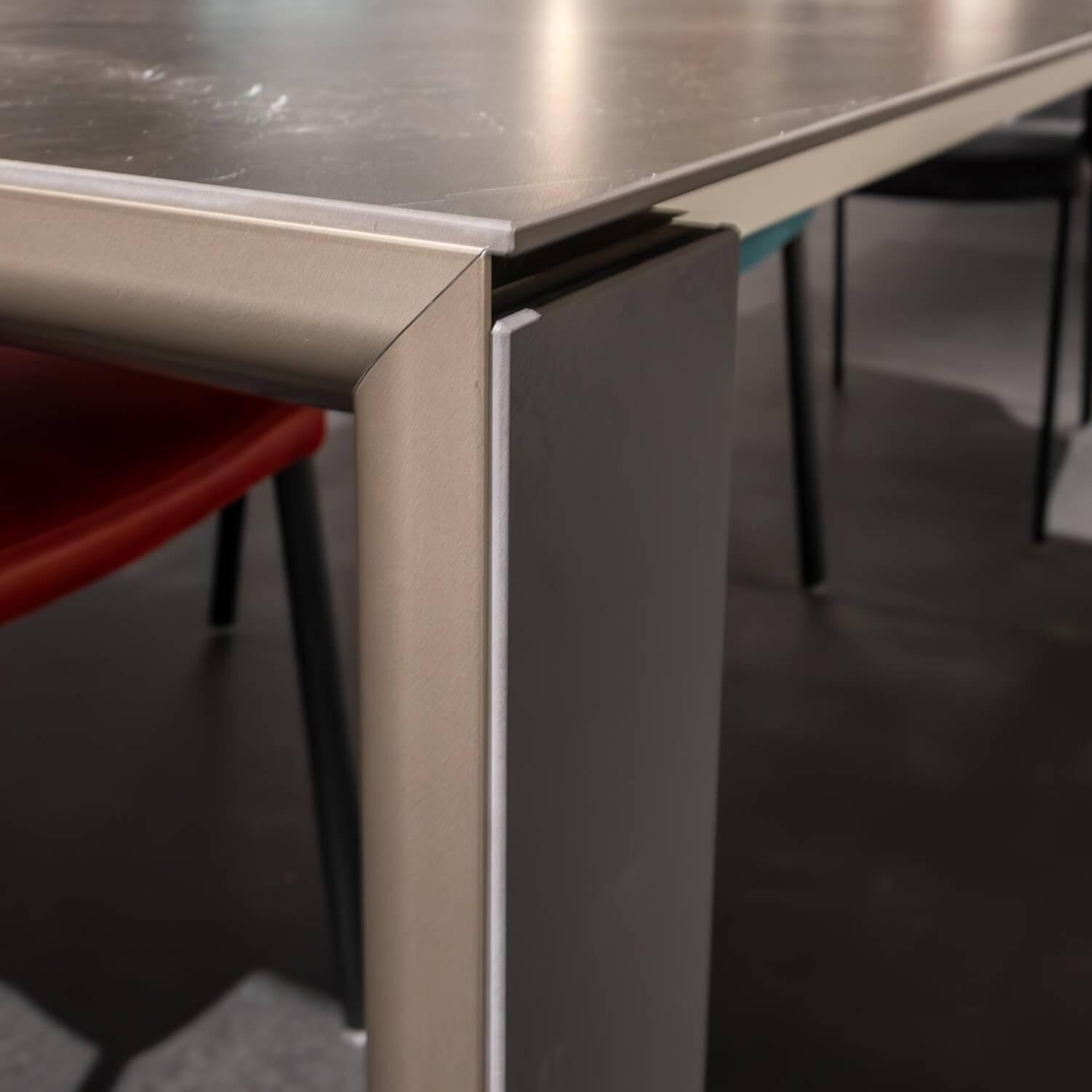 Hülsta - Esstisch T90 Platte Keramik Storm Nero Grau Gestell Bronzefarbig Mit Auszug Ohne Stühle - 4