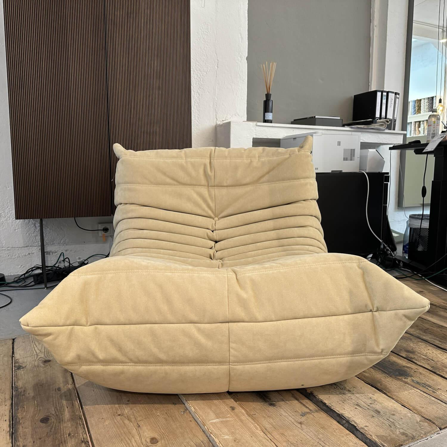 Ligne Roset - Sessel Togo Stoff Alcantara Amber Glow Beige - 5