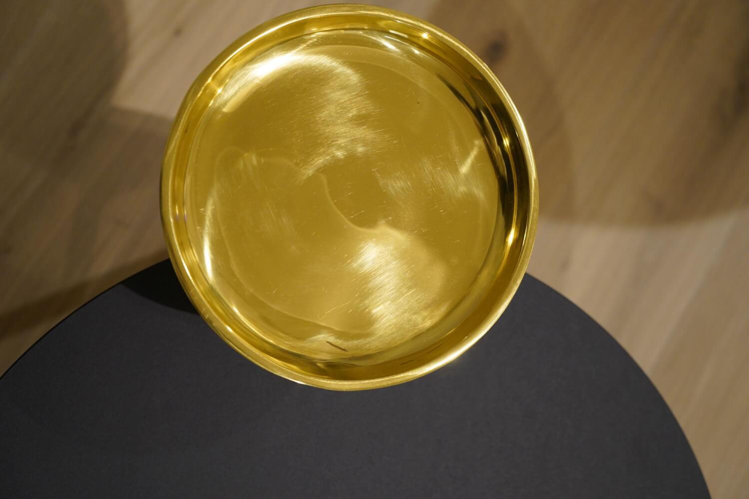 Beistelltisch Disc Platten In Holzwerkstoff Schwarz Dunklen Marmor Und Messing Gold Gestell Stahl Schwarz Pulverbeschichtet