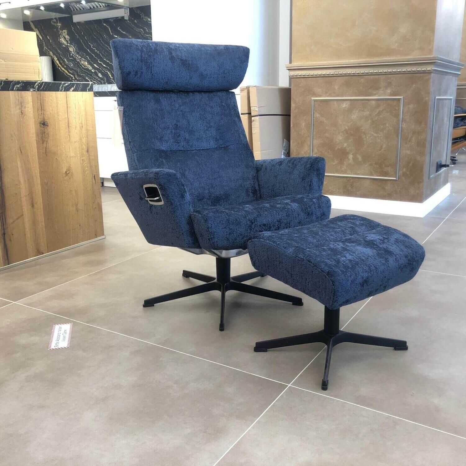 Relaxsessel Relieve C Chair Blau Kopfstütze mit Memory-Funktion mit Hocker