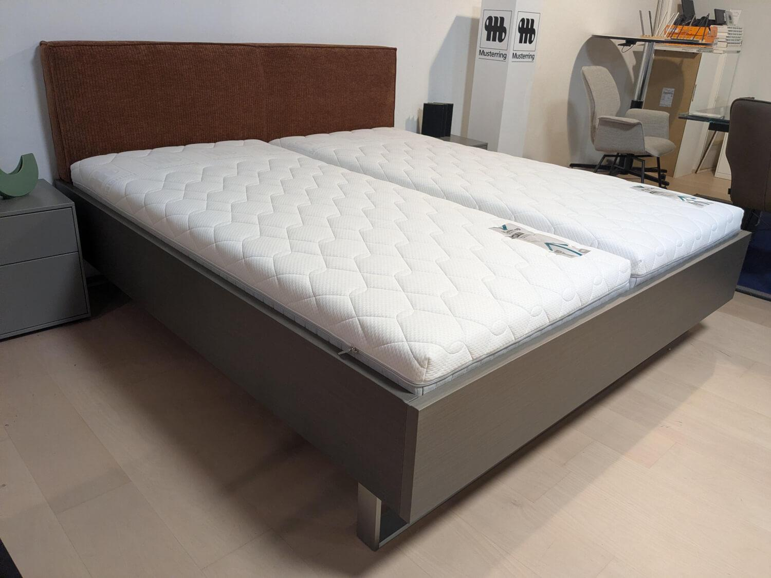 Musterring - Polsterbett Kara Frame Feinschliff Grigio Stoff Trend Cord 2 Rot ohne Lattenrost ohne Matratzen - 8